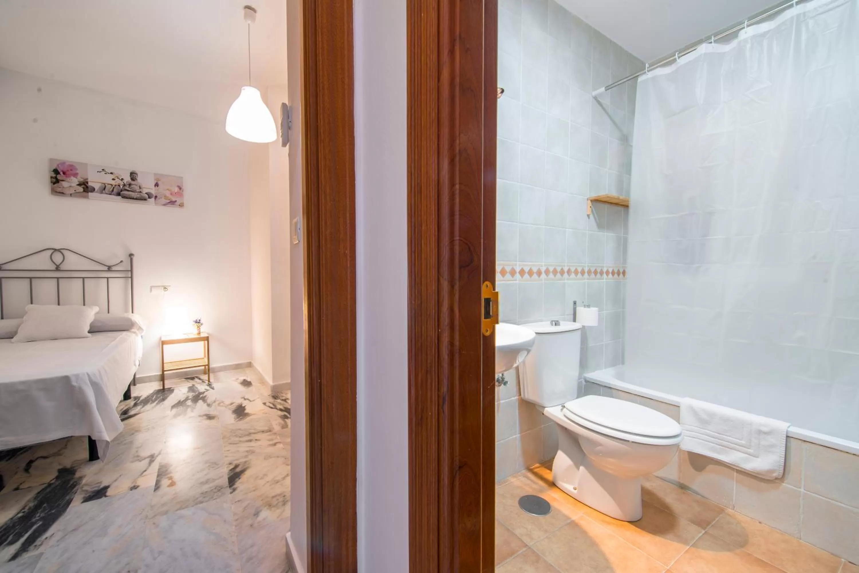 Bathroom, Bed in Apartamentos Granata