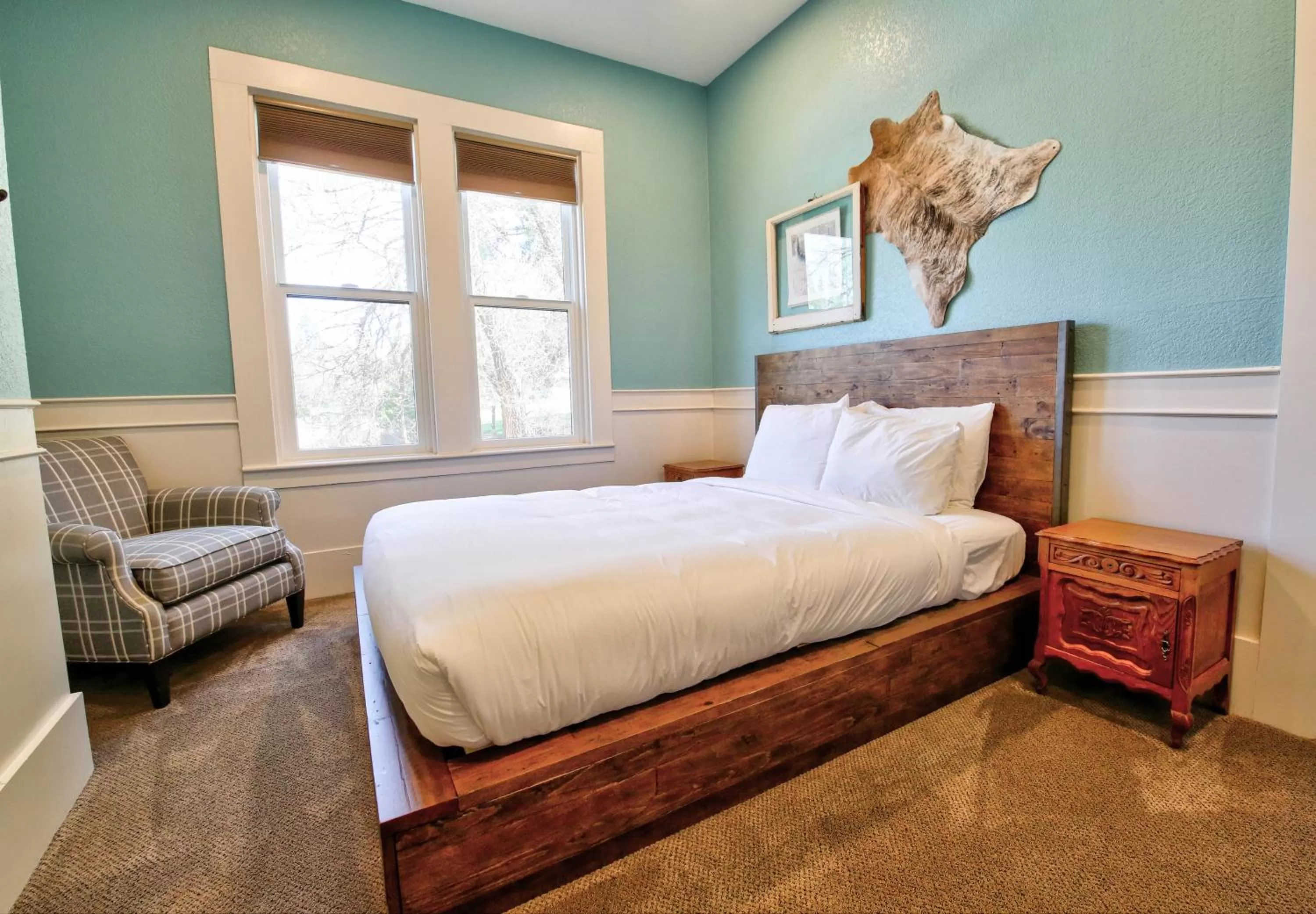 Bed in The Groveland Hotel