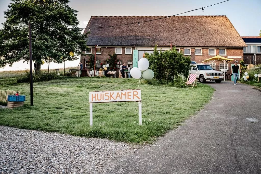 Property building in TinyParks Cast Away