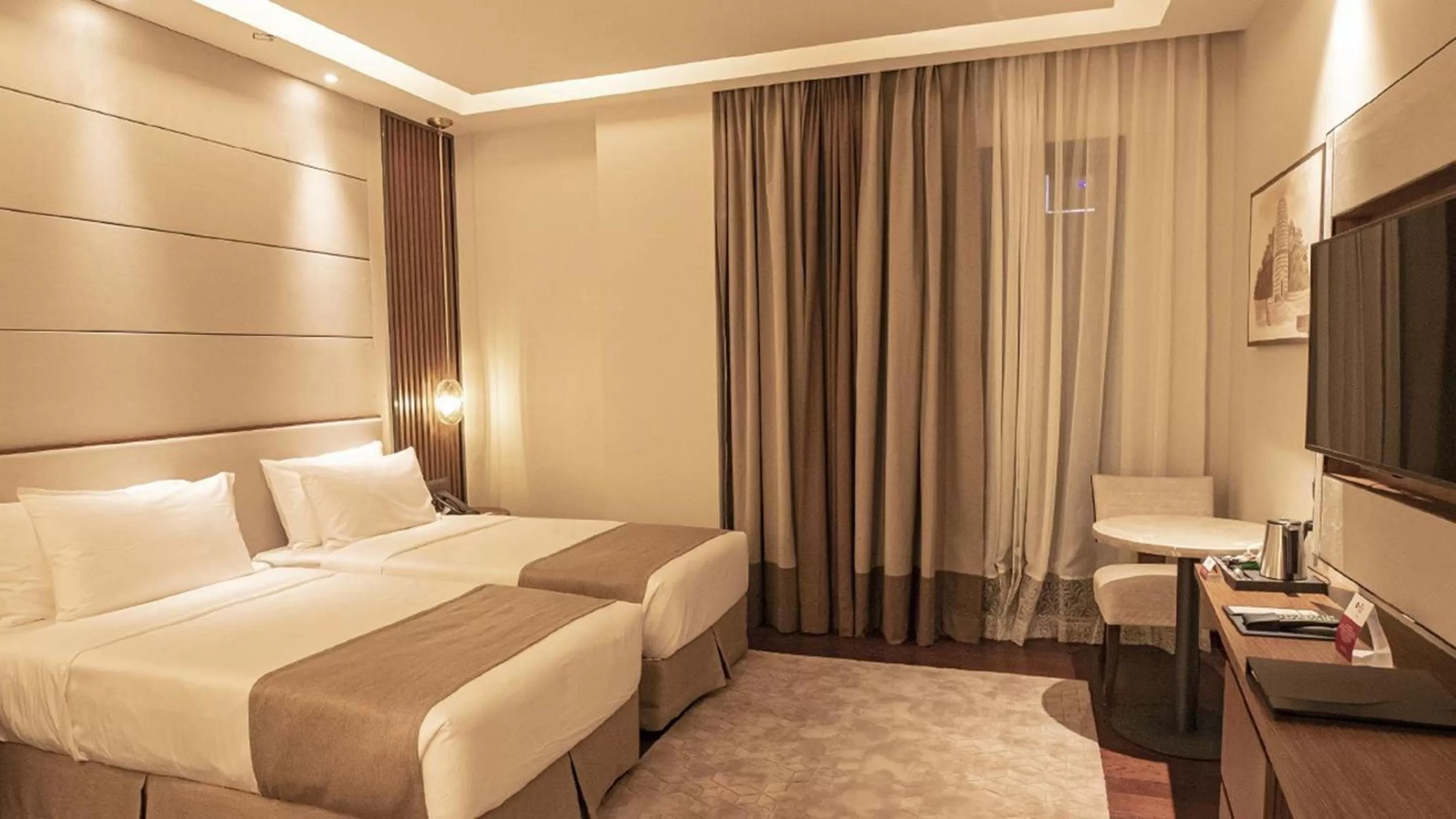 Bedroom, Bed in Best Western PLUS Runway