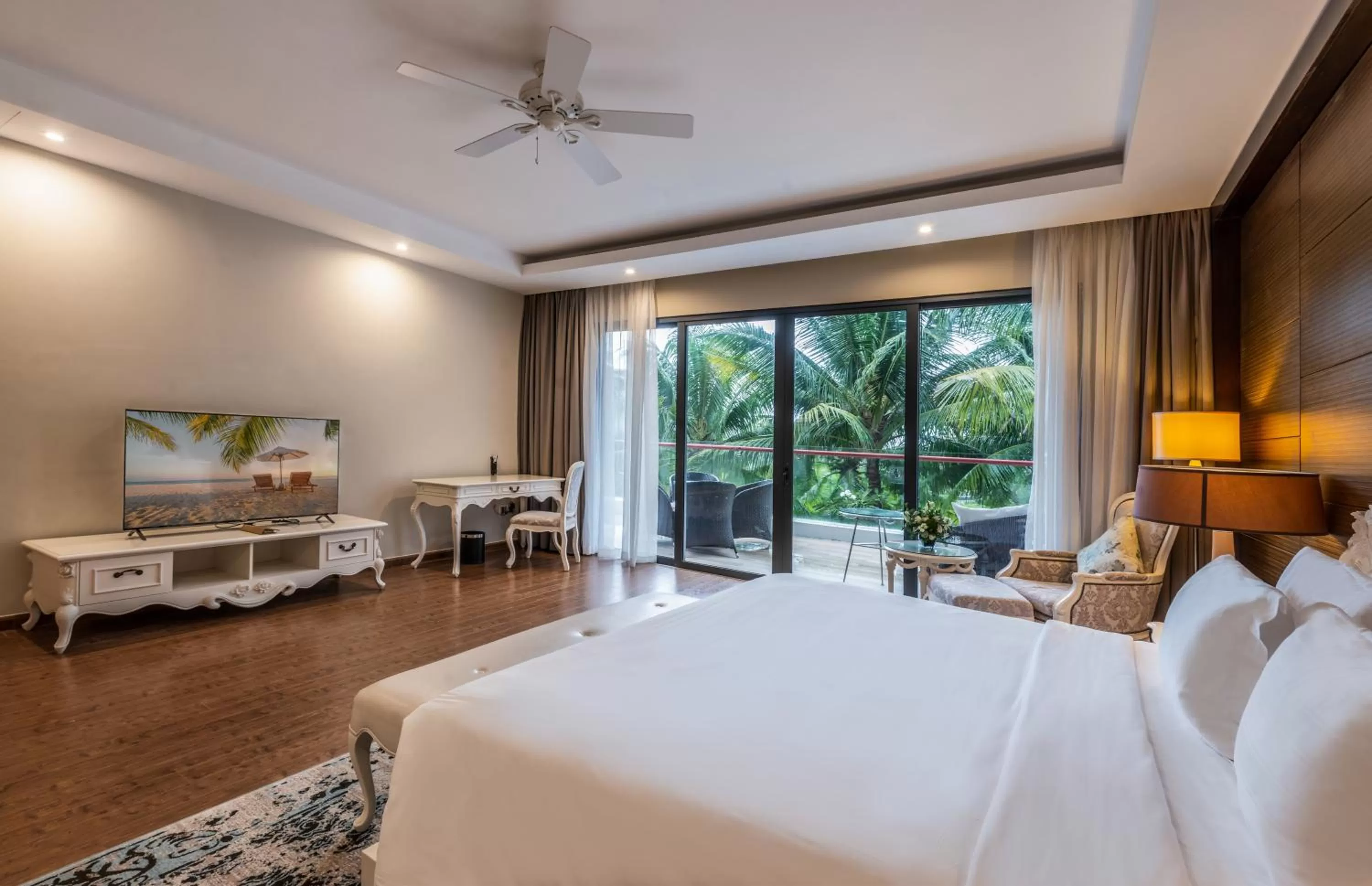 View (from property/room), Bed in Vinpearl Resort & Spa Nha Trang Bay