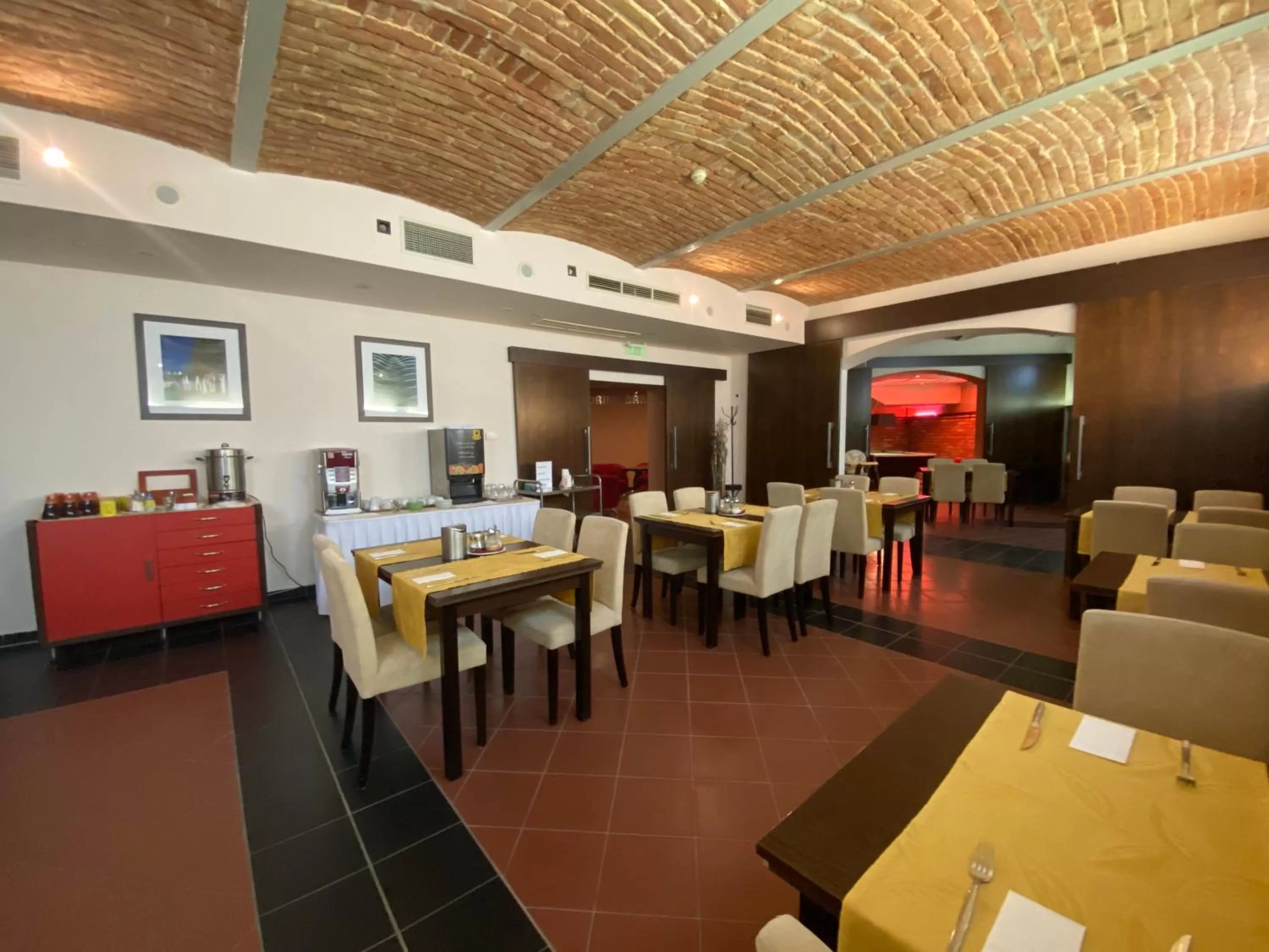 Restaurant/places to eat in Boutique Hotel Sopianae