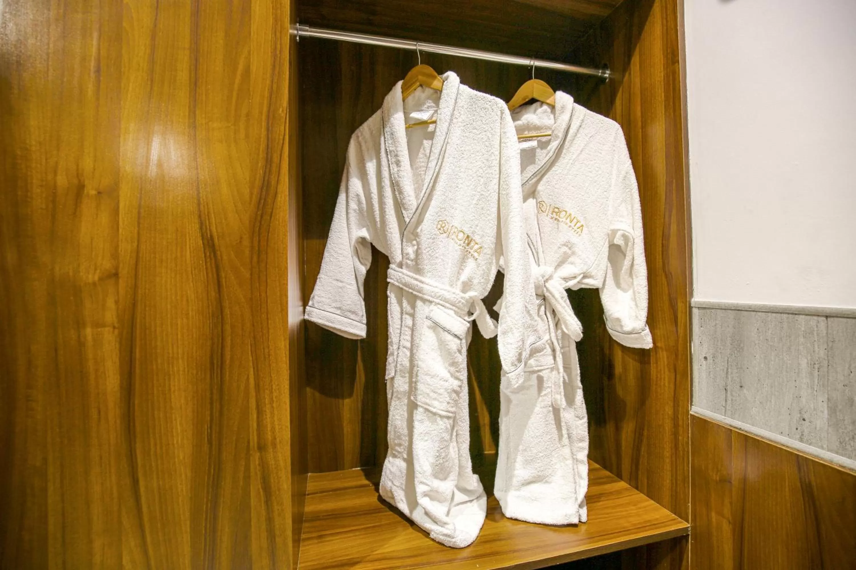 wardrobe in RONTA WORLD HOTELS