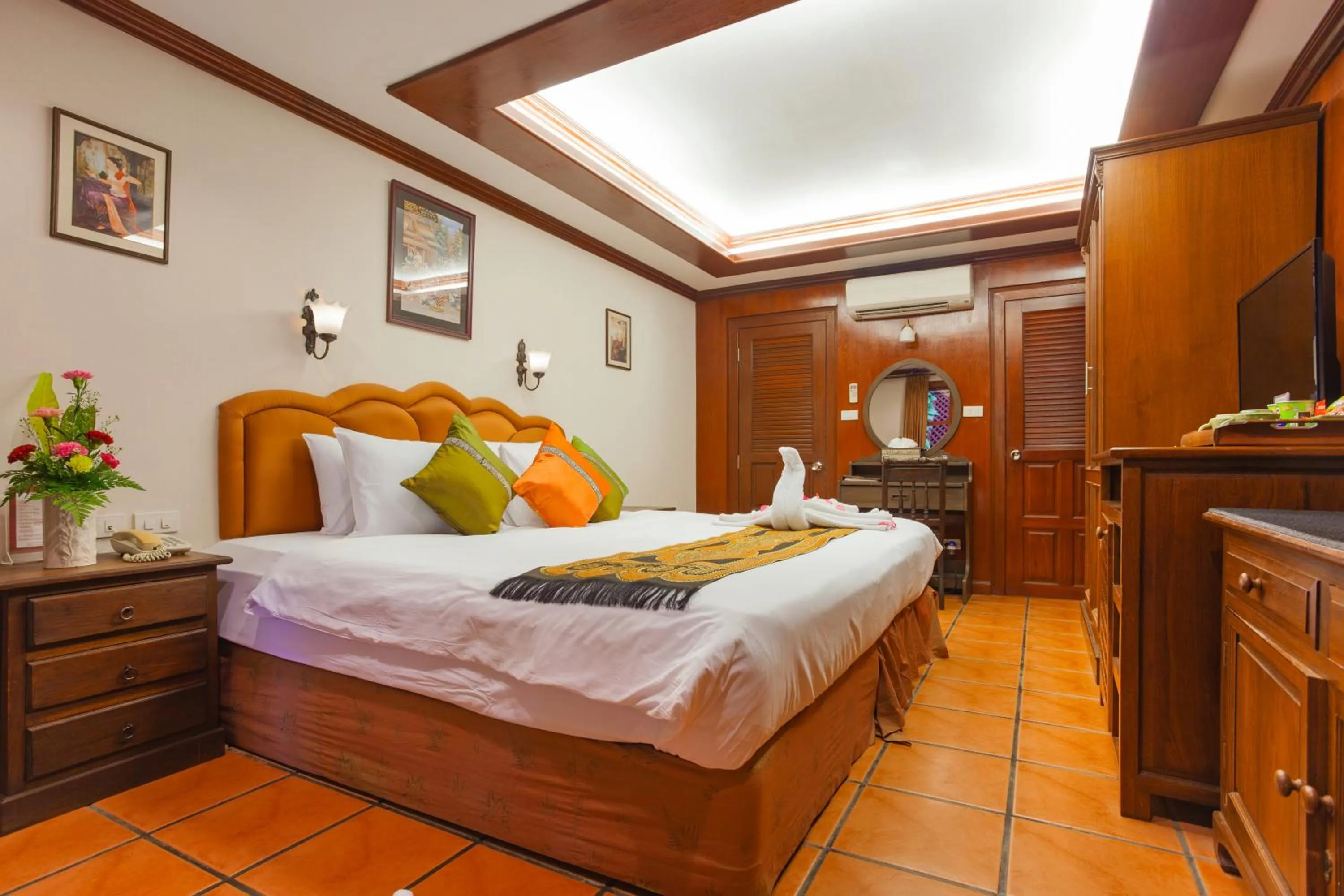 Photo of the whole room, Bed in Royal Phawadee Village Patong - 2 Minutes walk to the beach
