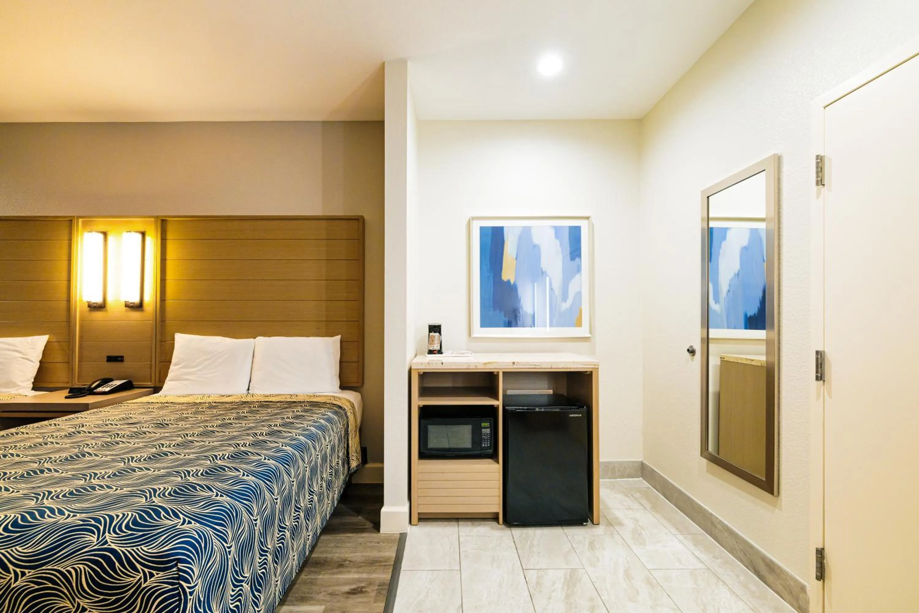 Photo of the whole room, Bed in Palace Inn Blue-IAH East