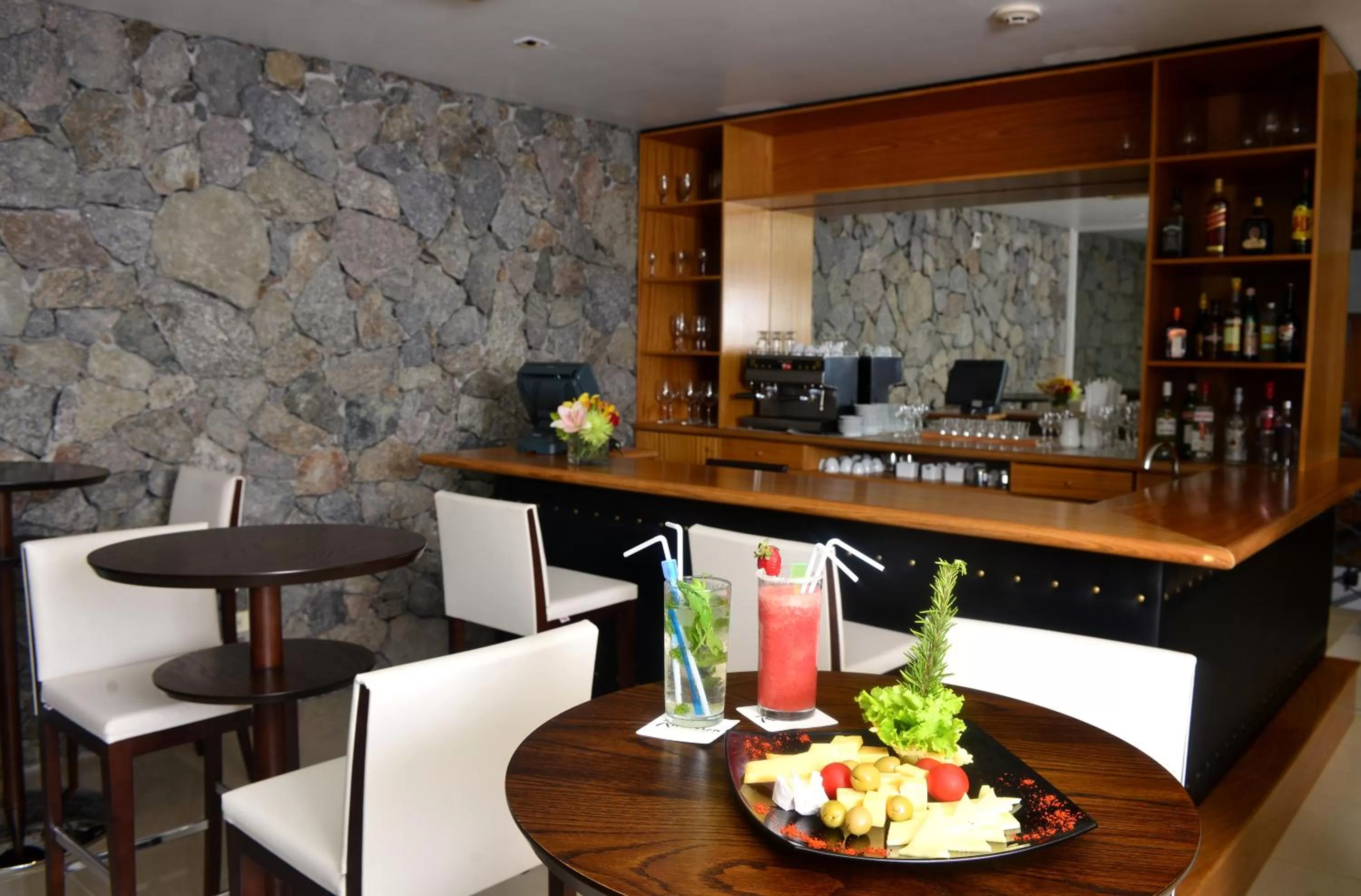 Lounge or bar in Radisson Hotel Colonia del Sacramento