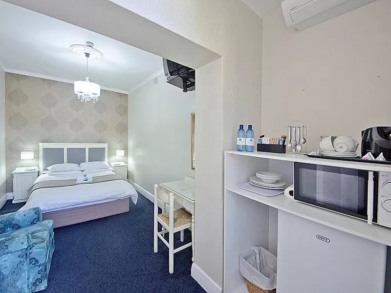 Bed in The Russel Hotel