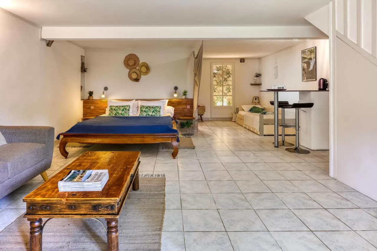 Photo of the whole room in La Case O zoizos