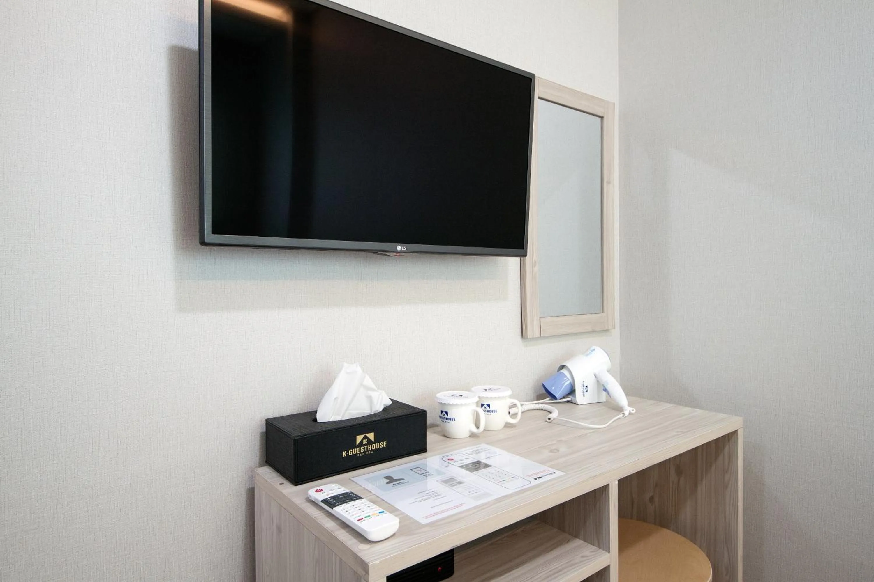 Decorative detail in K-Guesthouse Premium Nampo 1