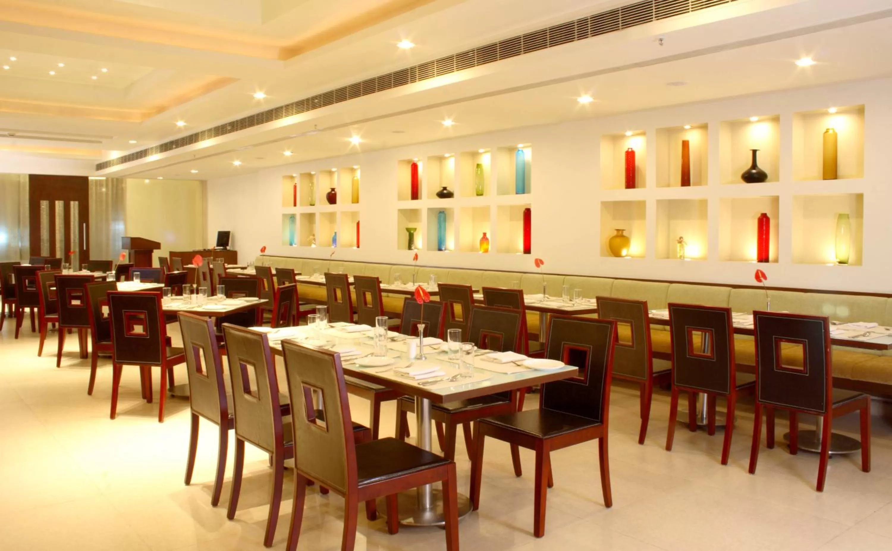 Restaurant/places to eat in Hampshire Plaza