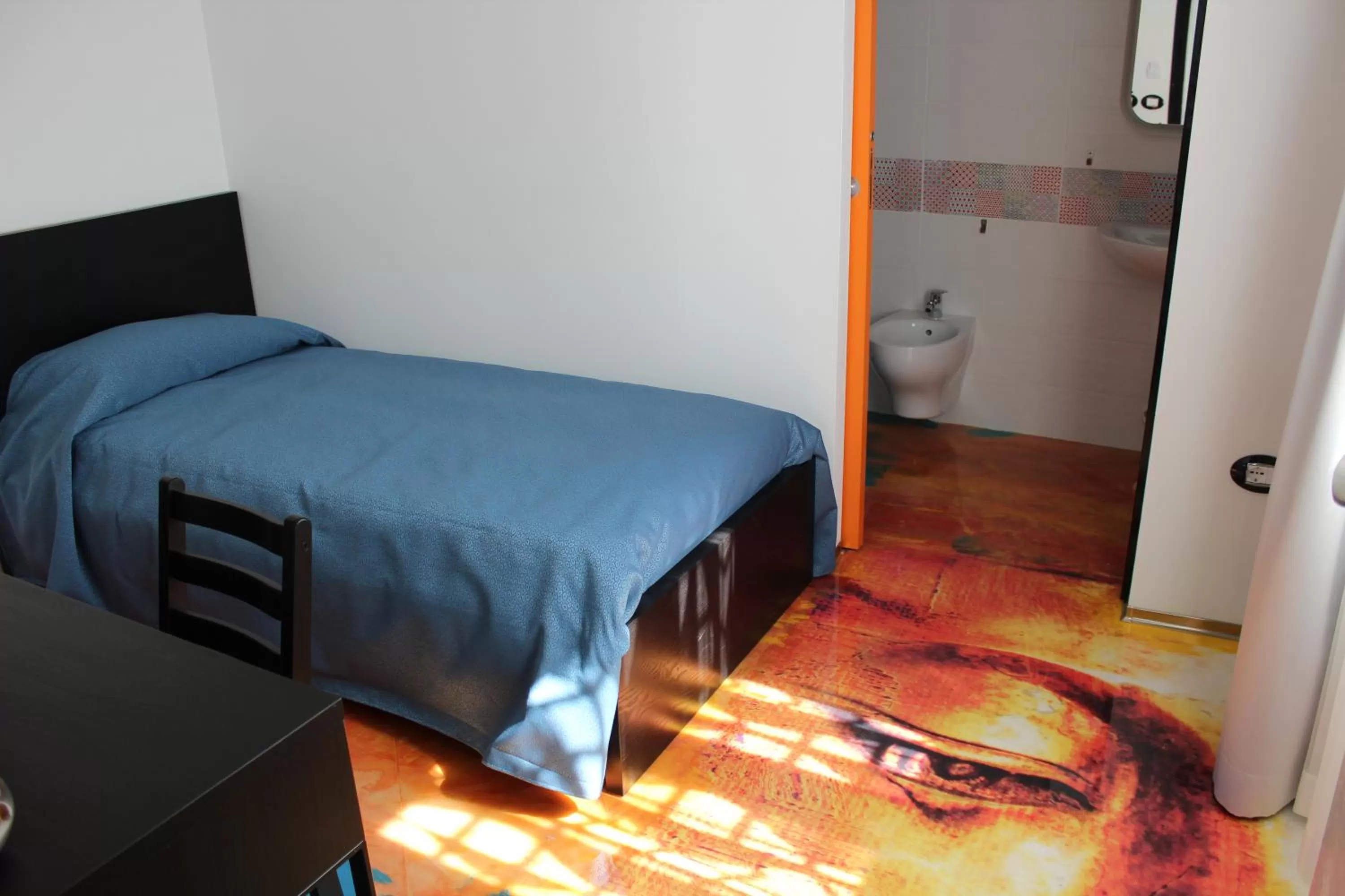 Photo of the whole room, Bed in Follow Me B&B