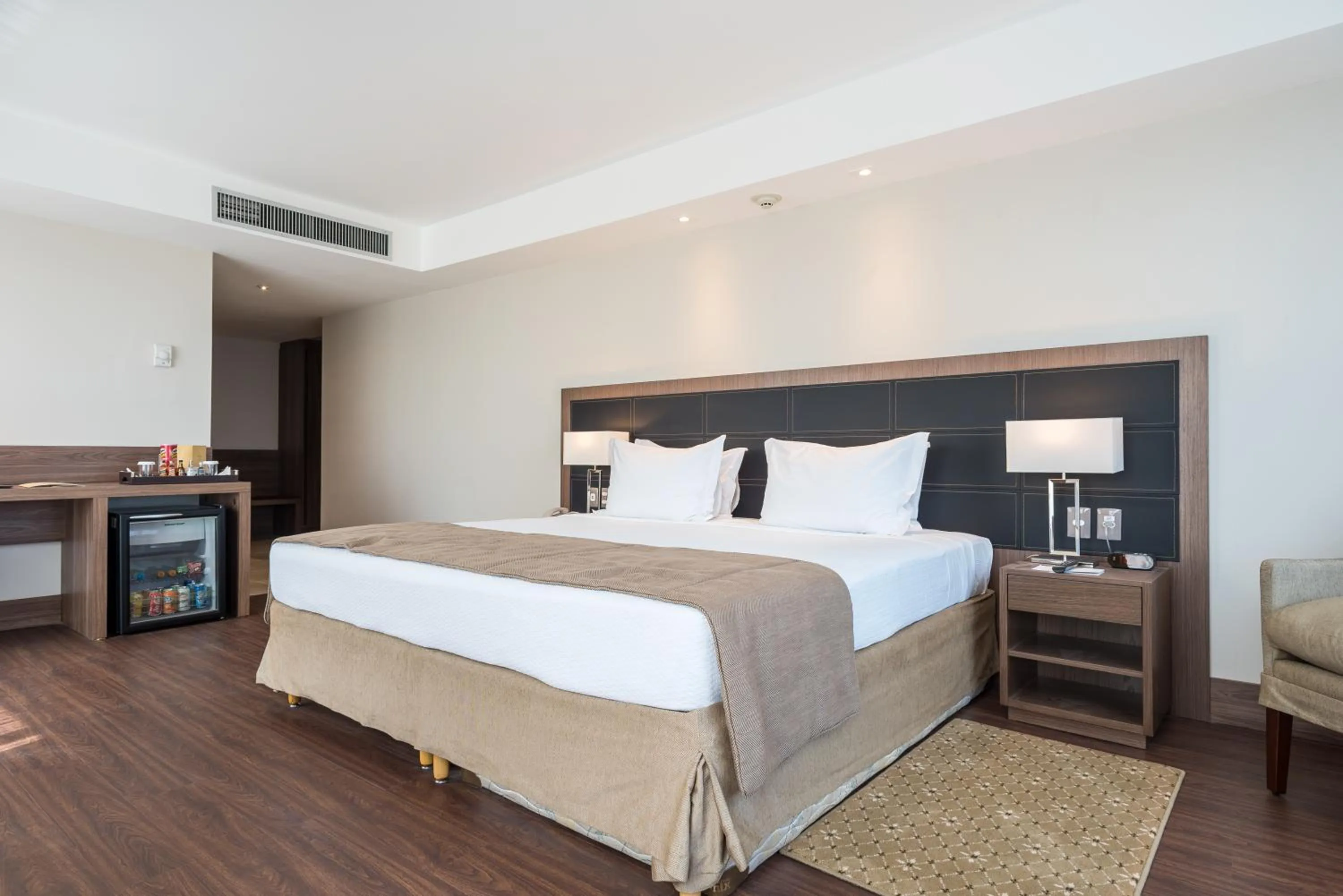 Photo of the whole room, Bed in Windsor Oceanico Hotel