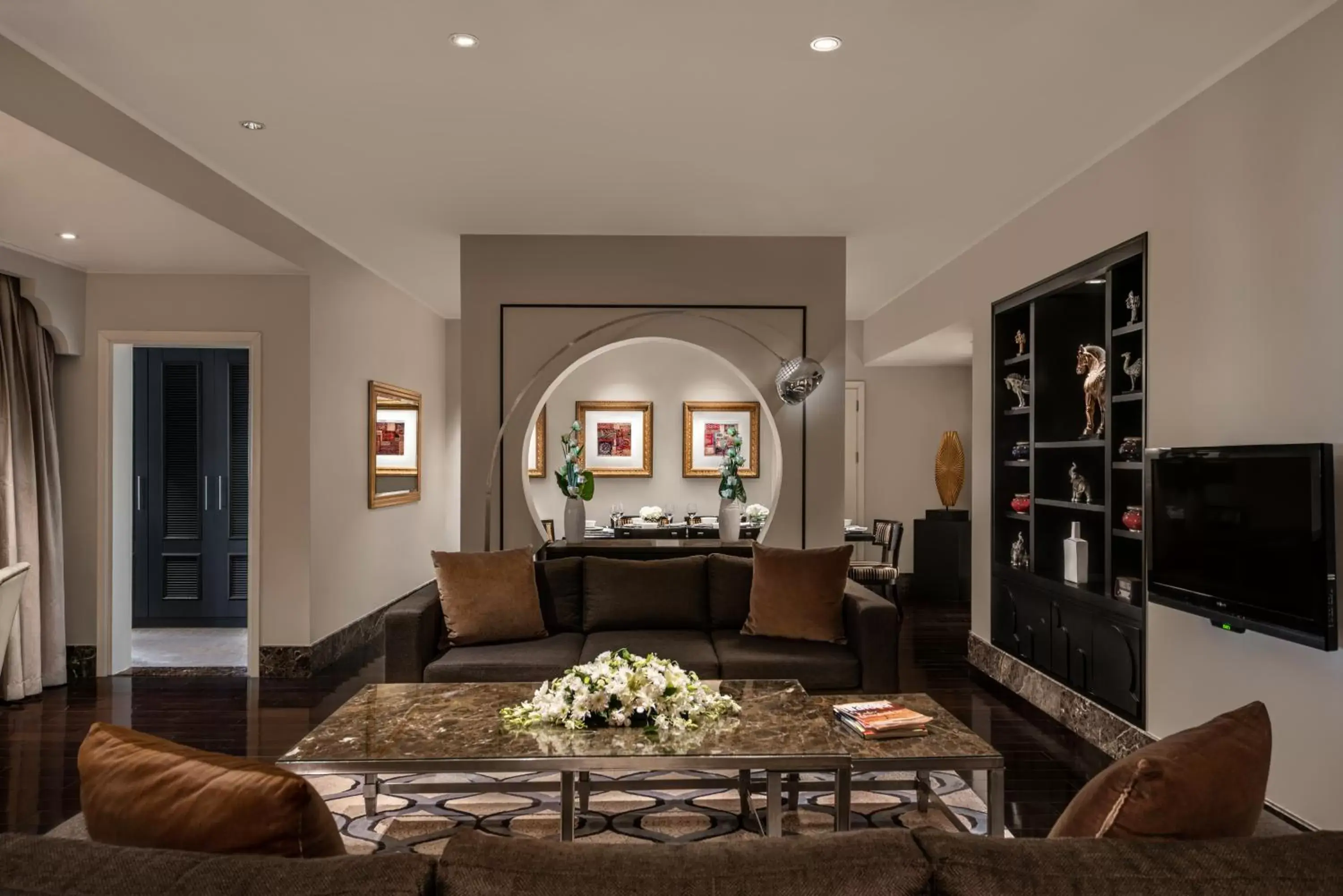 Two-Bedroom Royal Suite With Free Shuttle Bus to Public Beach in Oaks Ibn Battuta Gate Dubai Two-Bedroom Royal Suite With Free Shuttle Bus to Public Beach in Oaks Ibn Battuta Gate Dubai