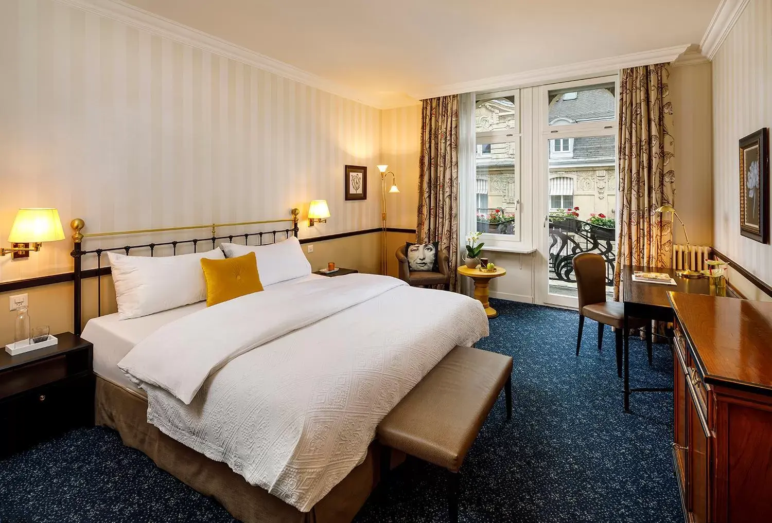 Opera Deluxe in Opera Hotel Zürich Opera Deluxe in Opera Hotel Zürich