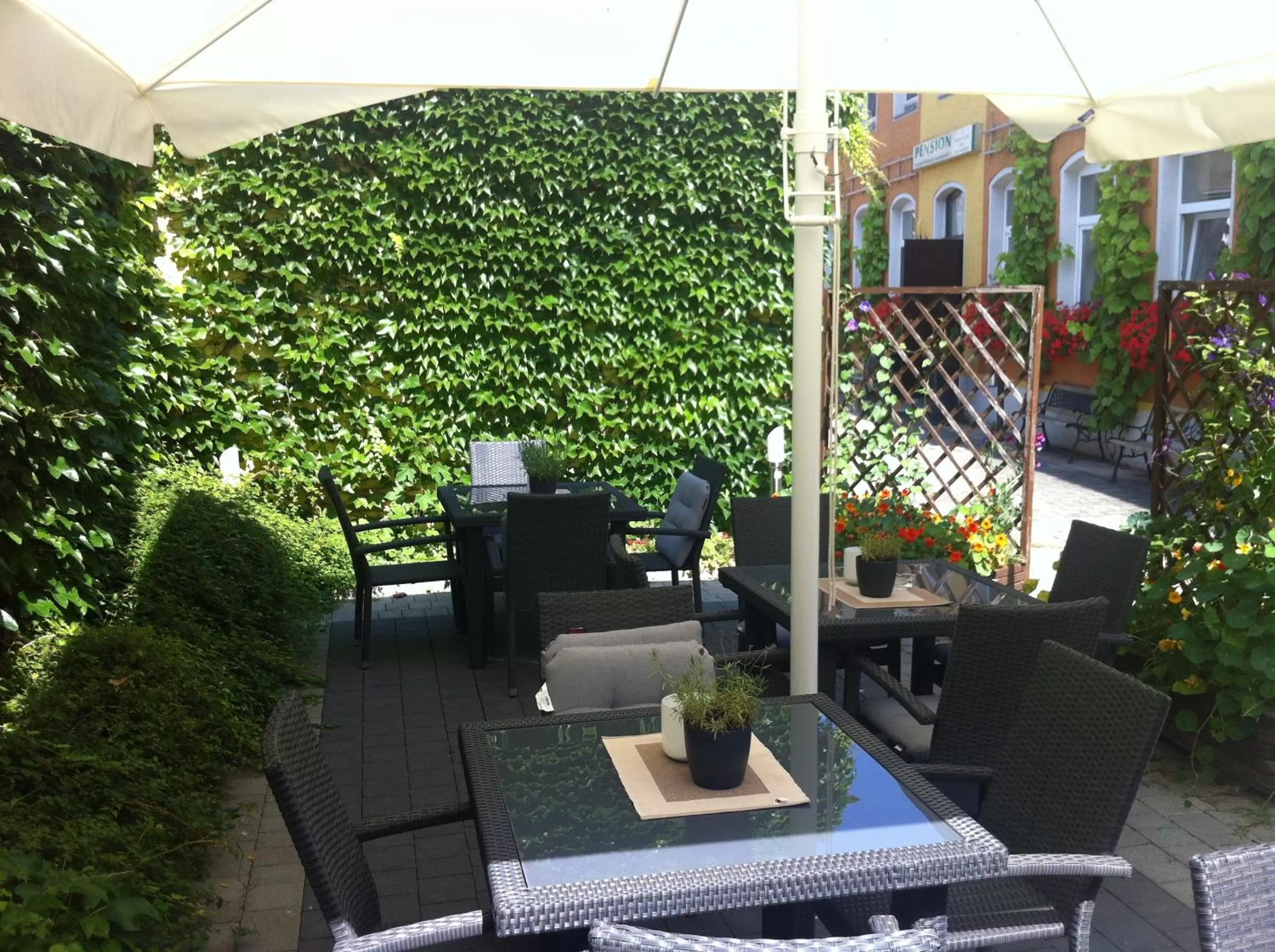 Patio in An der Porzellan-Manufaktur Pension