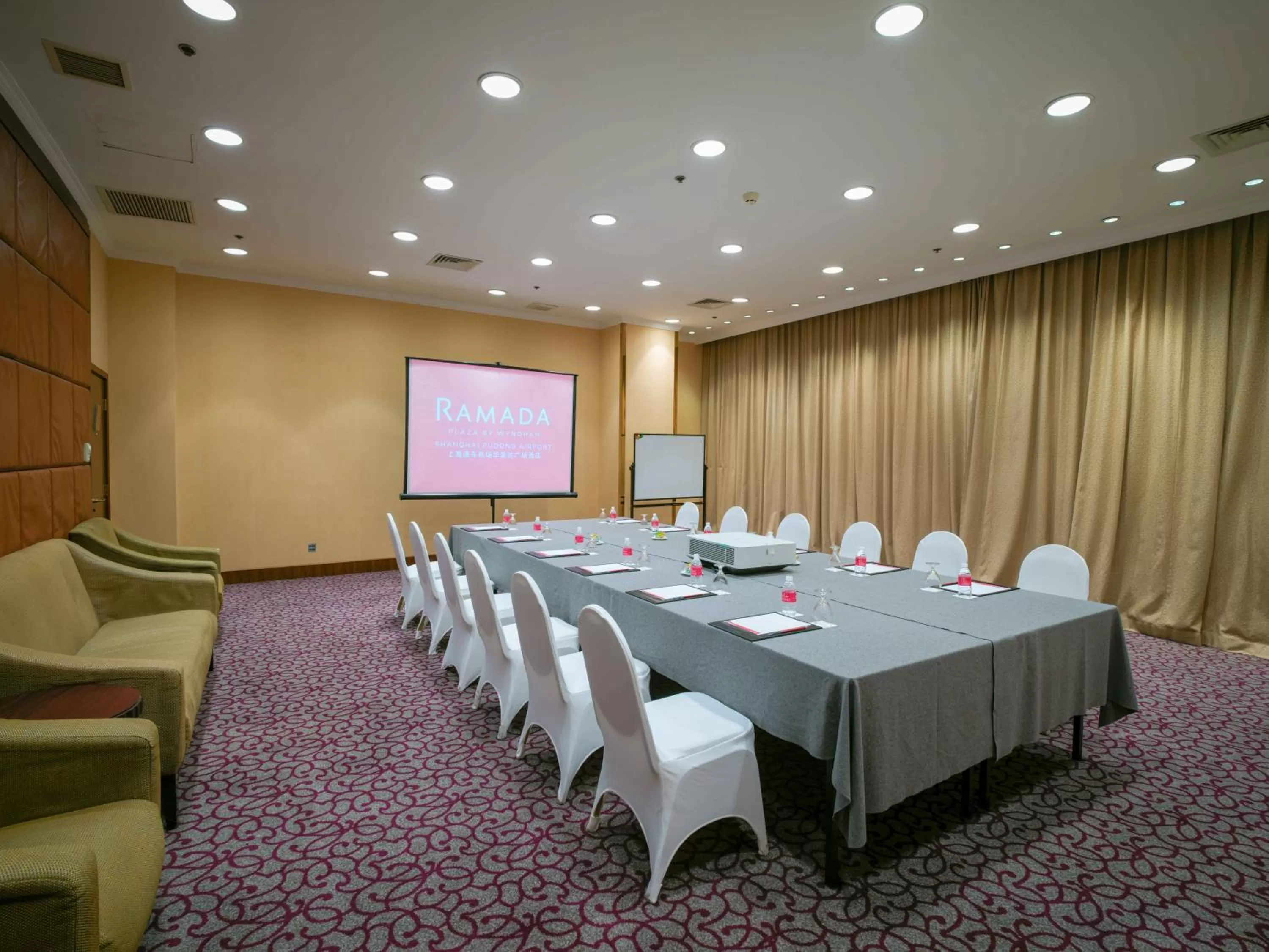 Meeting/conference room in Ramada Plaza Shanghai Pudong Airport