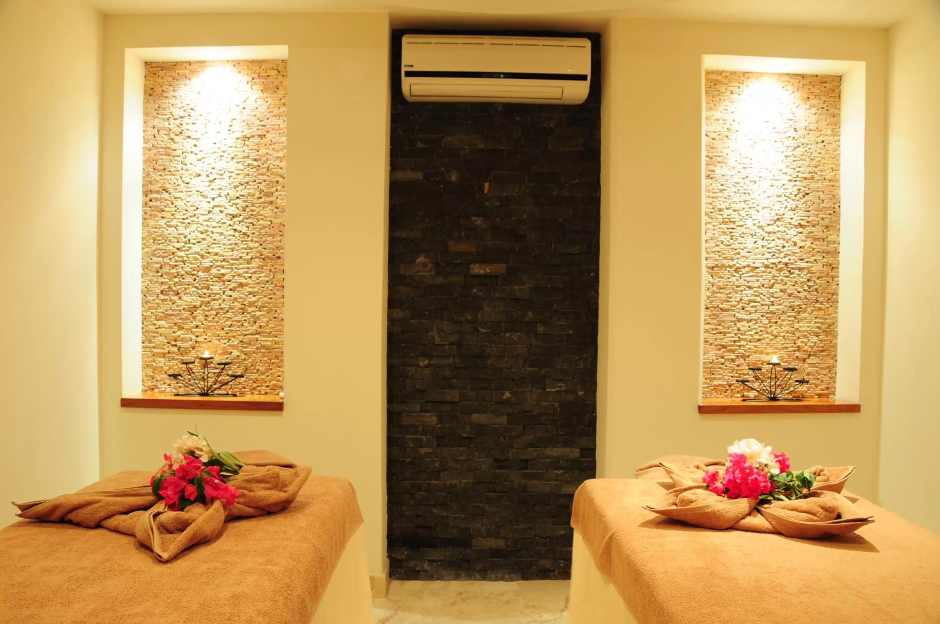 Spa and wellness centre/facilities, Bed in Porto Playa Condo Hotel and Beach Club