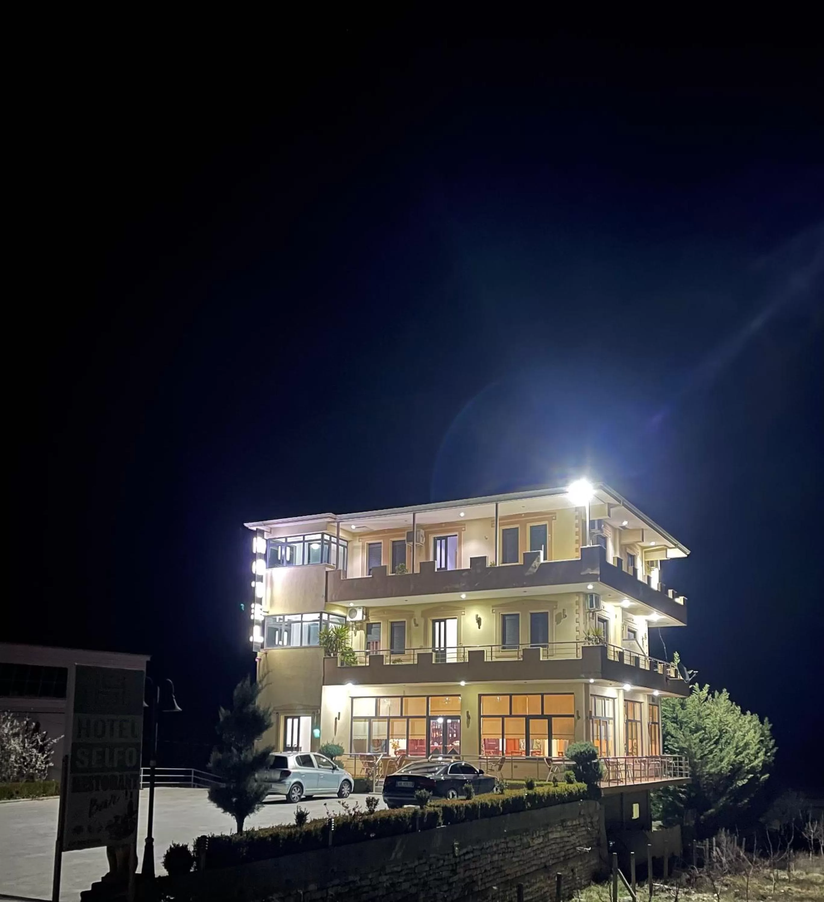 Property Building in Hotel Selfo