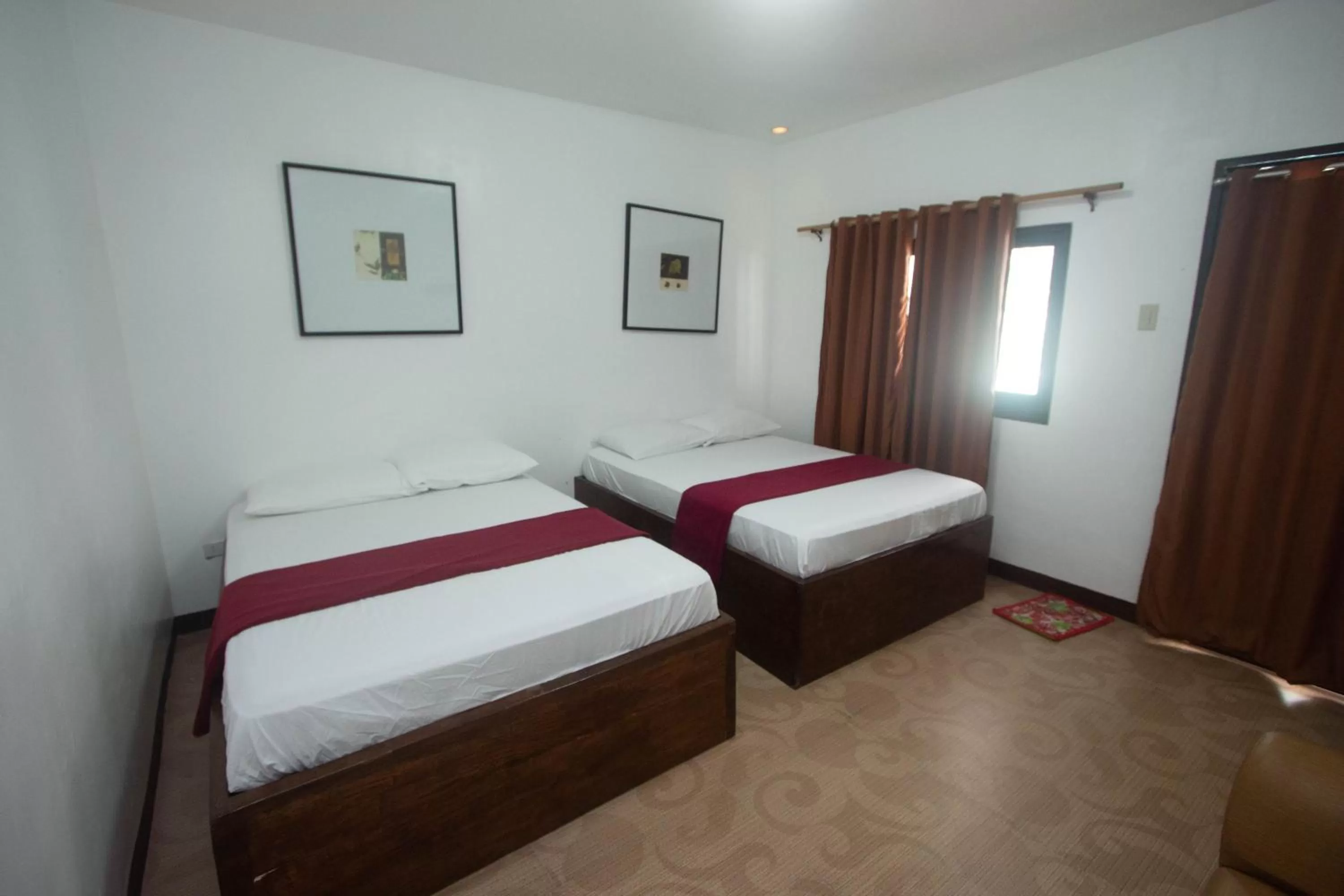 Bed in Raya Del Sol Dive Resort