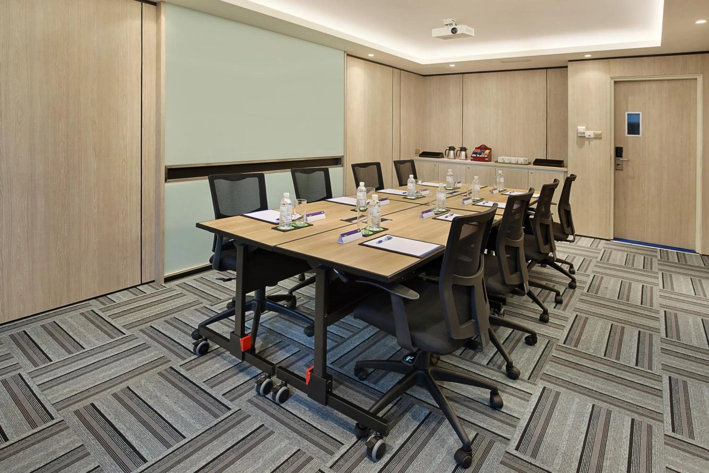 Meeting/conference room in Holiday Inn Express Kuala Lumpur City Centre by IHG