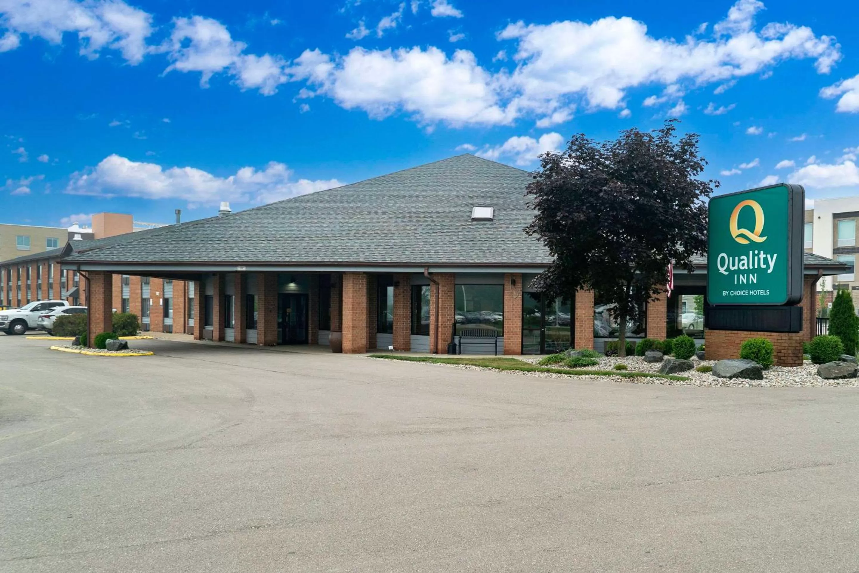 Property building in Quality Inn Grand Blanc - Flint South