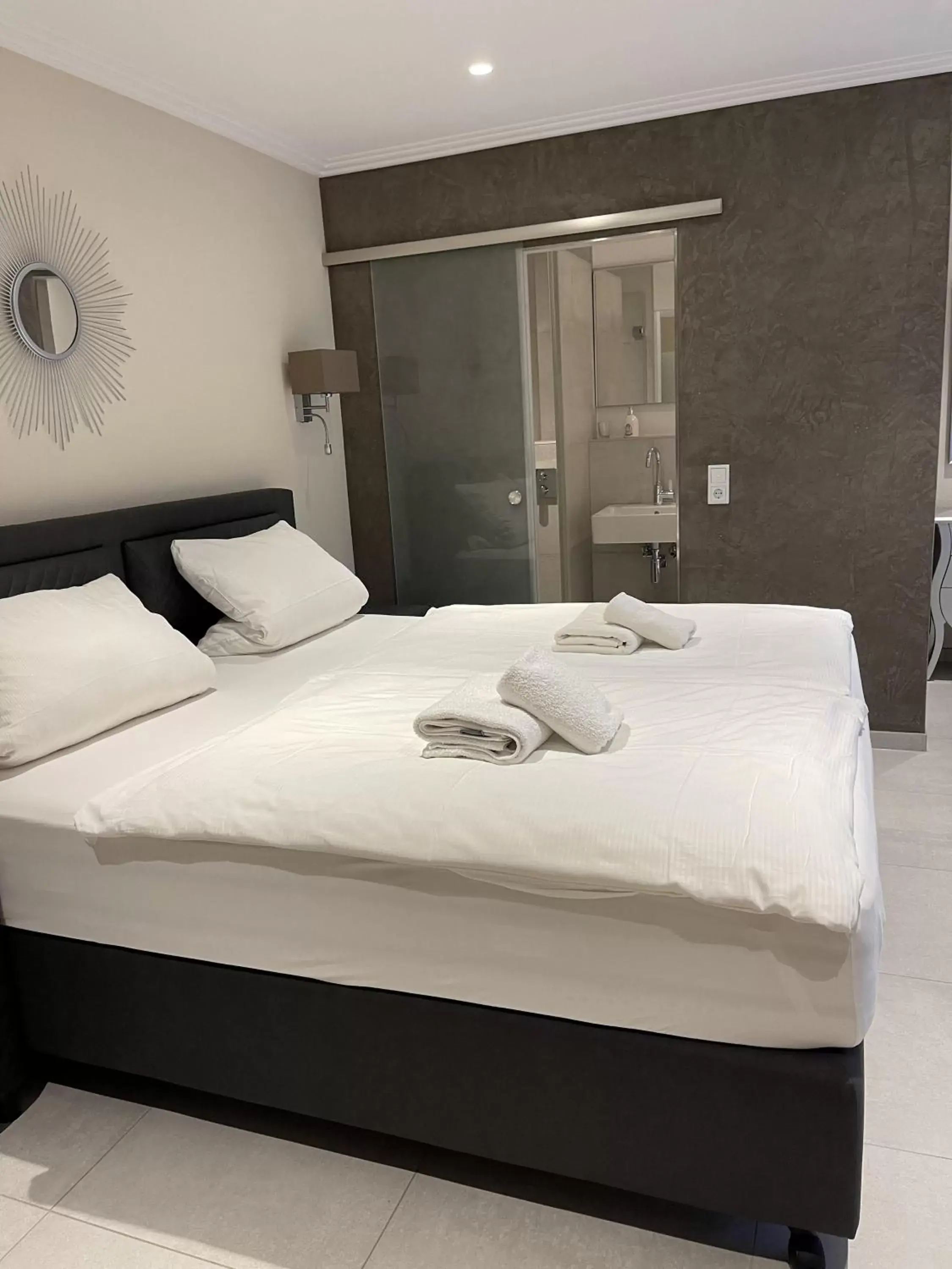 Twin Room with Private Bathroom - single occupancy in Hotel Gambrinus Arnsberg Twin Room with Private Bathroom - single occupancy in Hotel Gambrinus Arnsberg