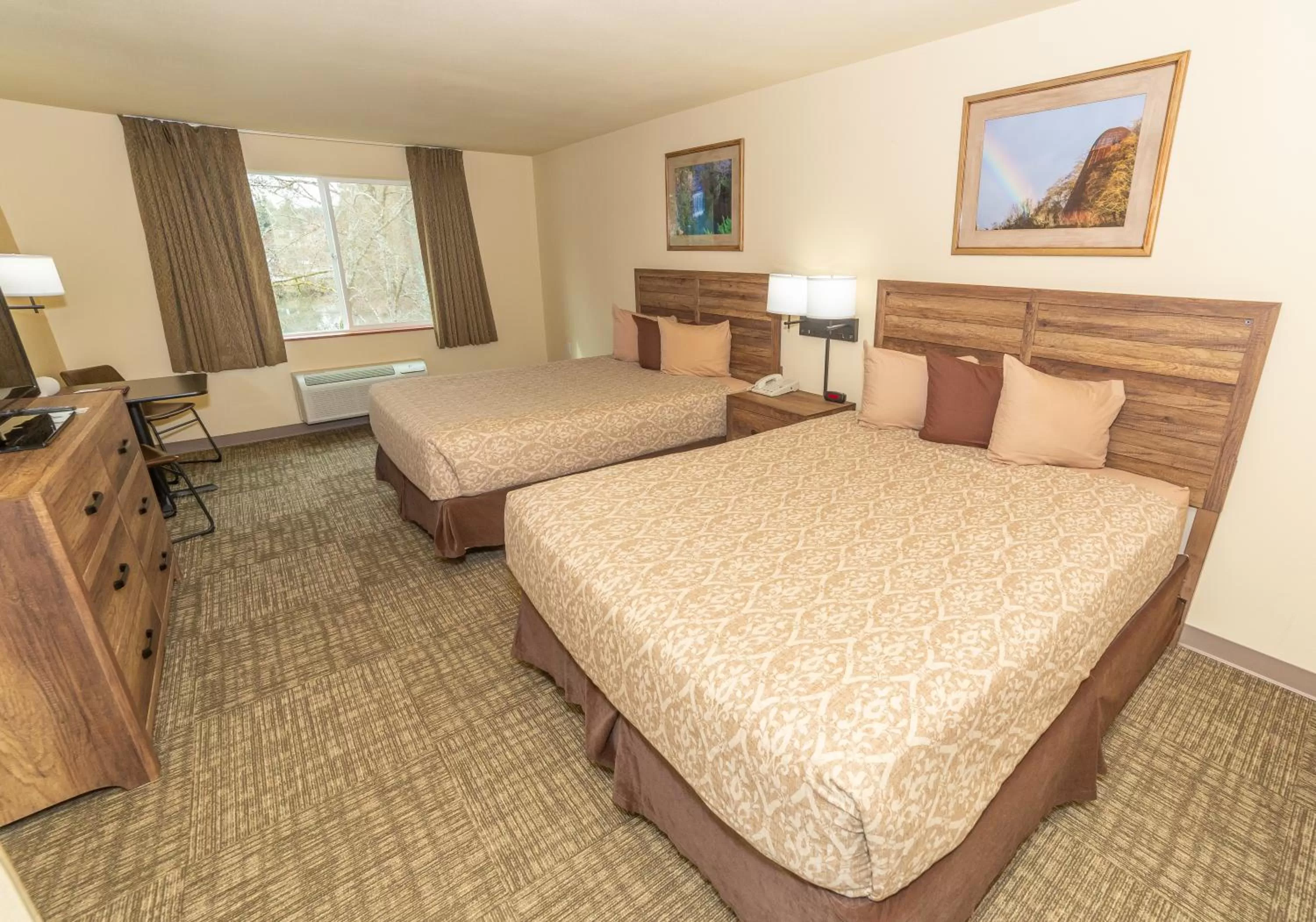 Bed in Clatskanie River Inn