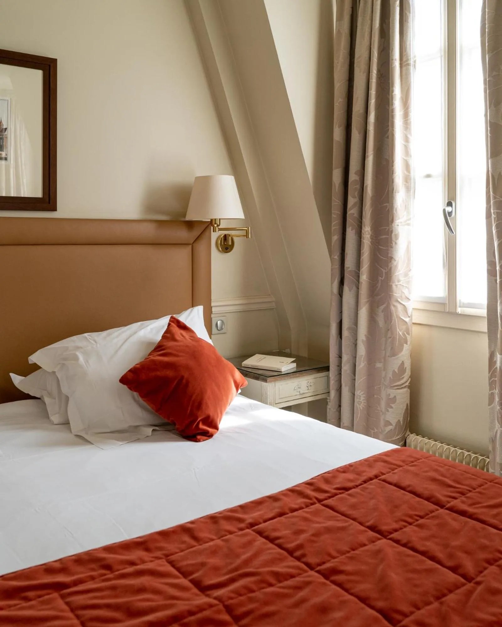 Bed in Hotel de L'Universite