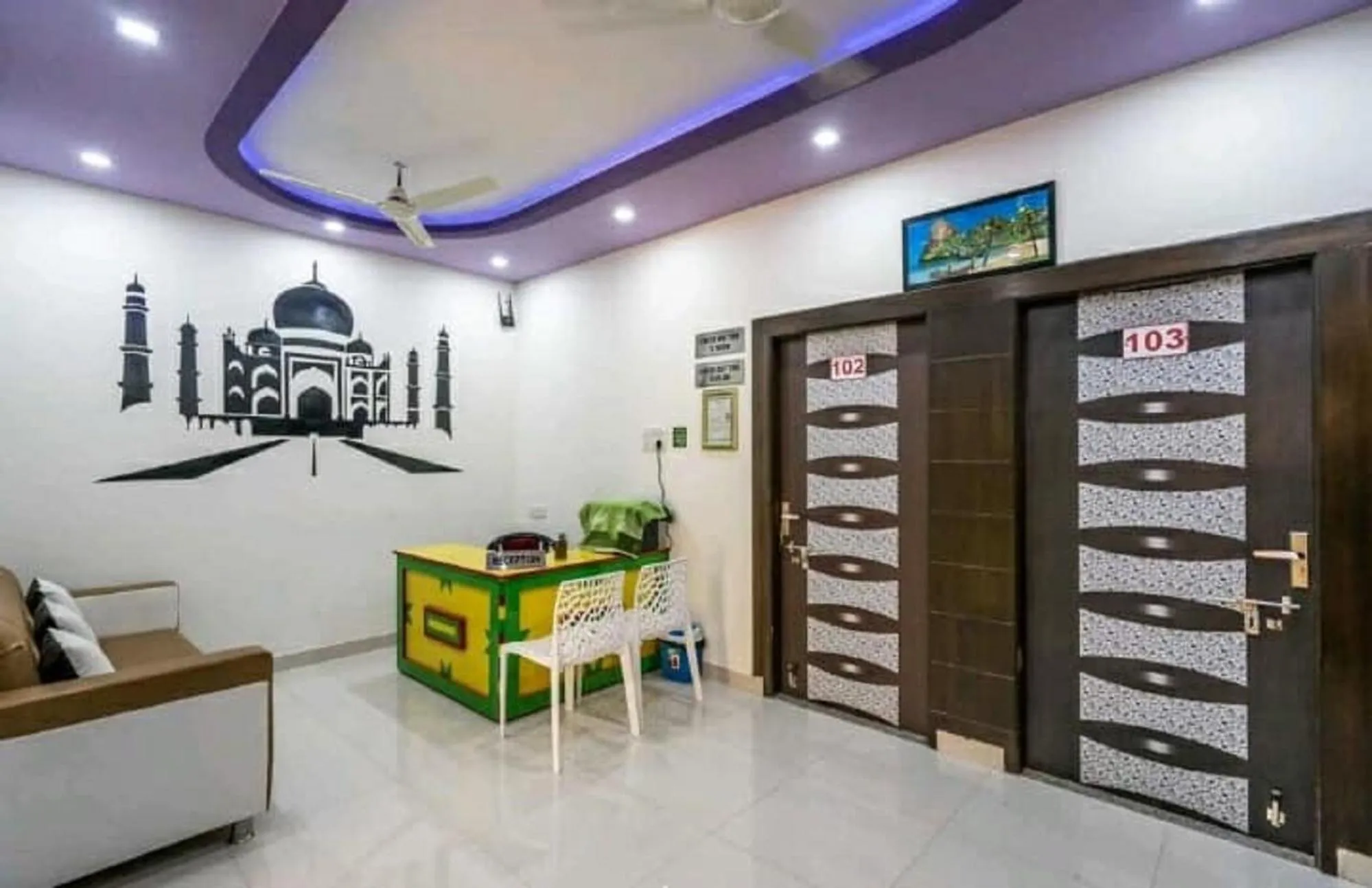Library in Friends Home Stay - Agra