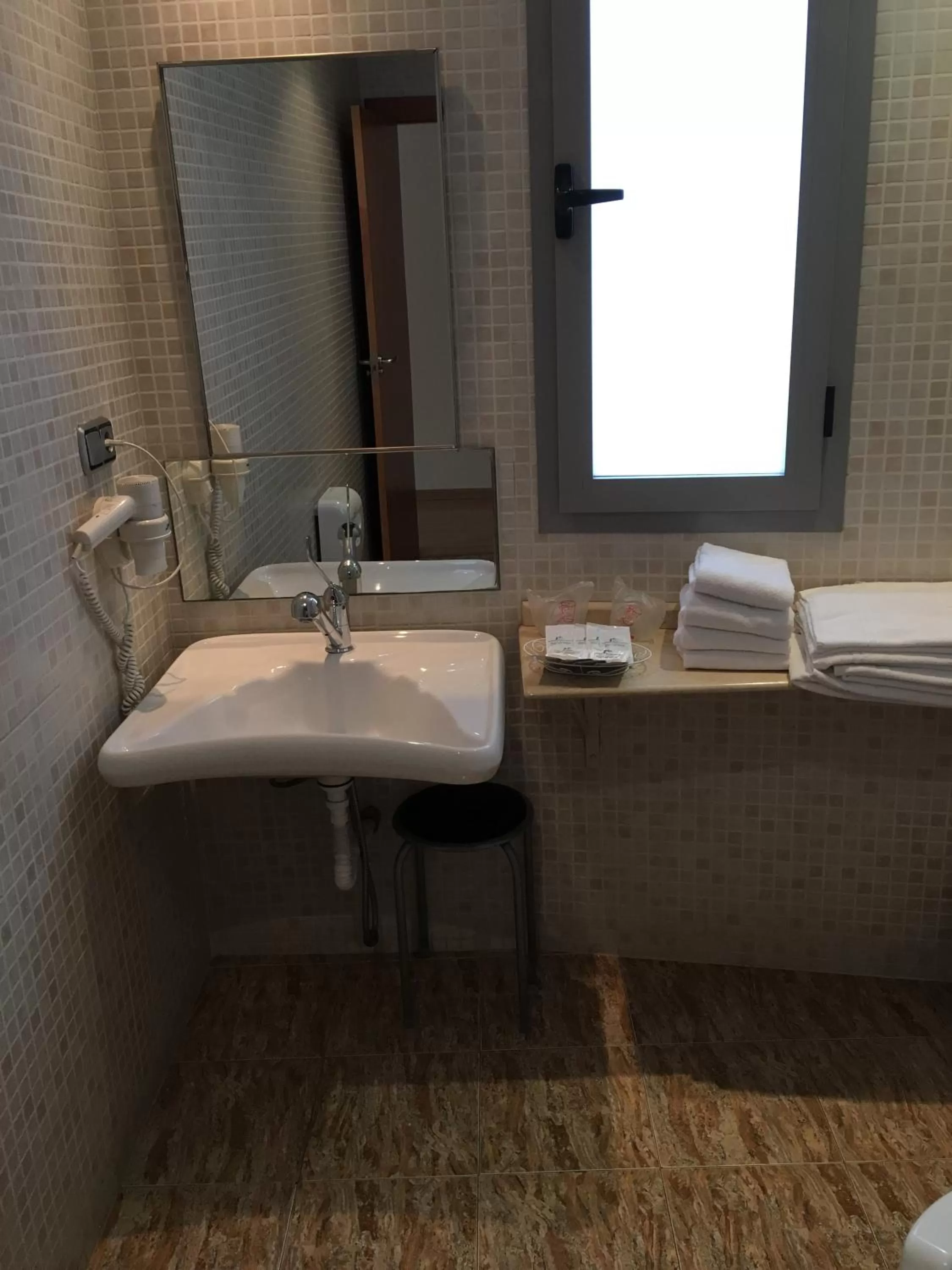 Bathroom in Hotel Torre Monreal