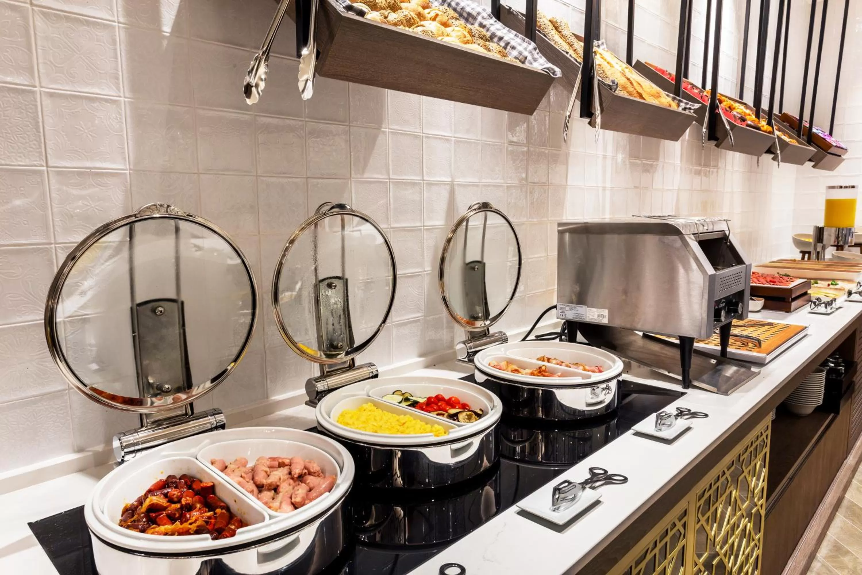 Lounge or bar in Eurostars Puerta Real