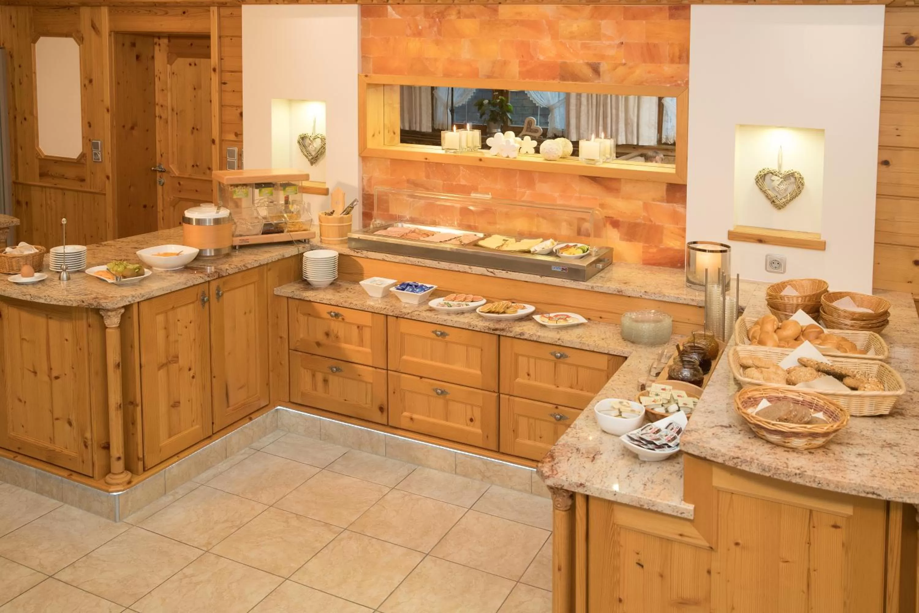Buffet breakfast in Hotel Garni Landhaus Platzer