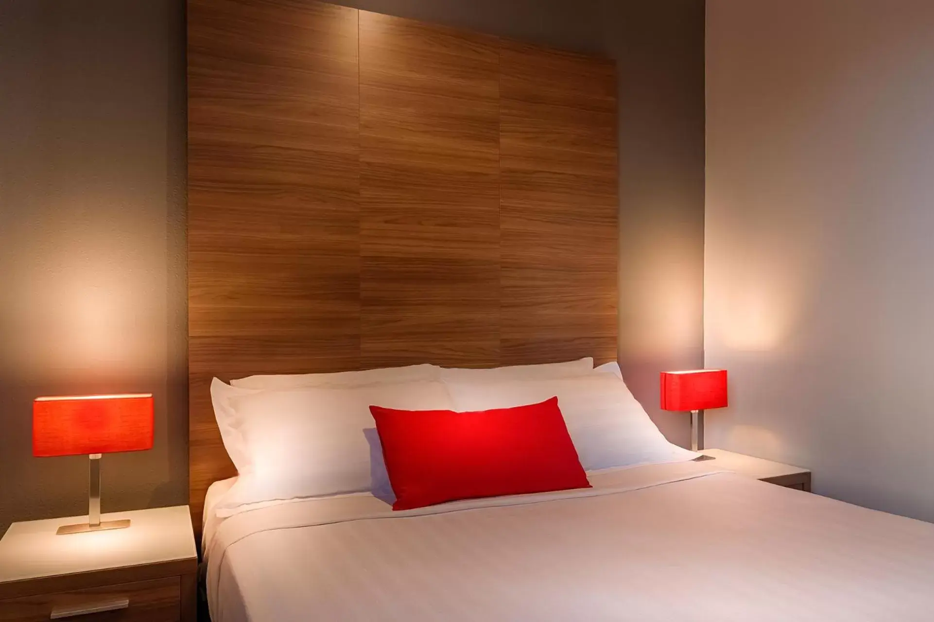 Standard Queen Room in Crest on Barkly Hotel Standard Queen Room in Crest on Barkly Hotel