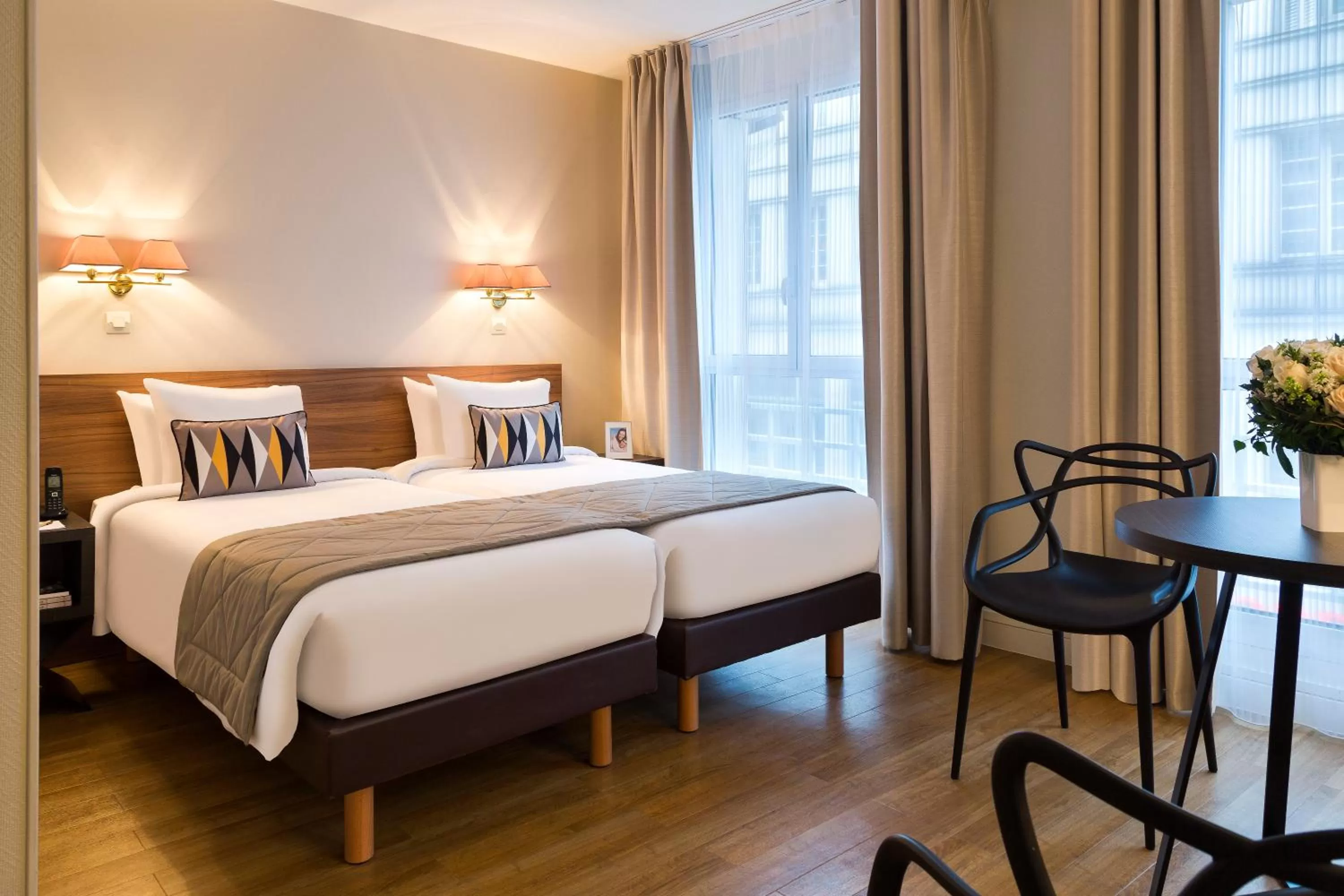 Seating area, Bed in Citadines Tour Eiffel Paris