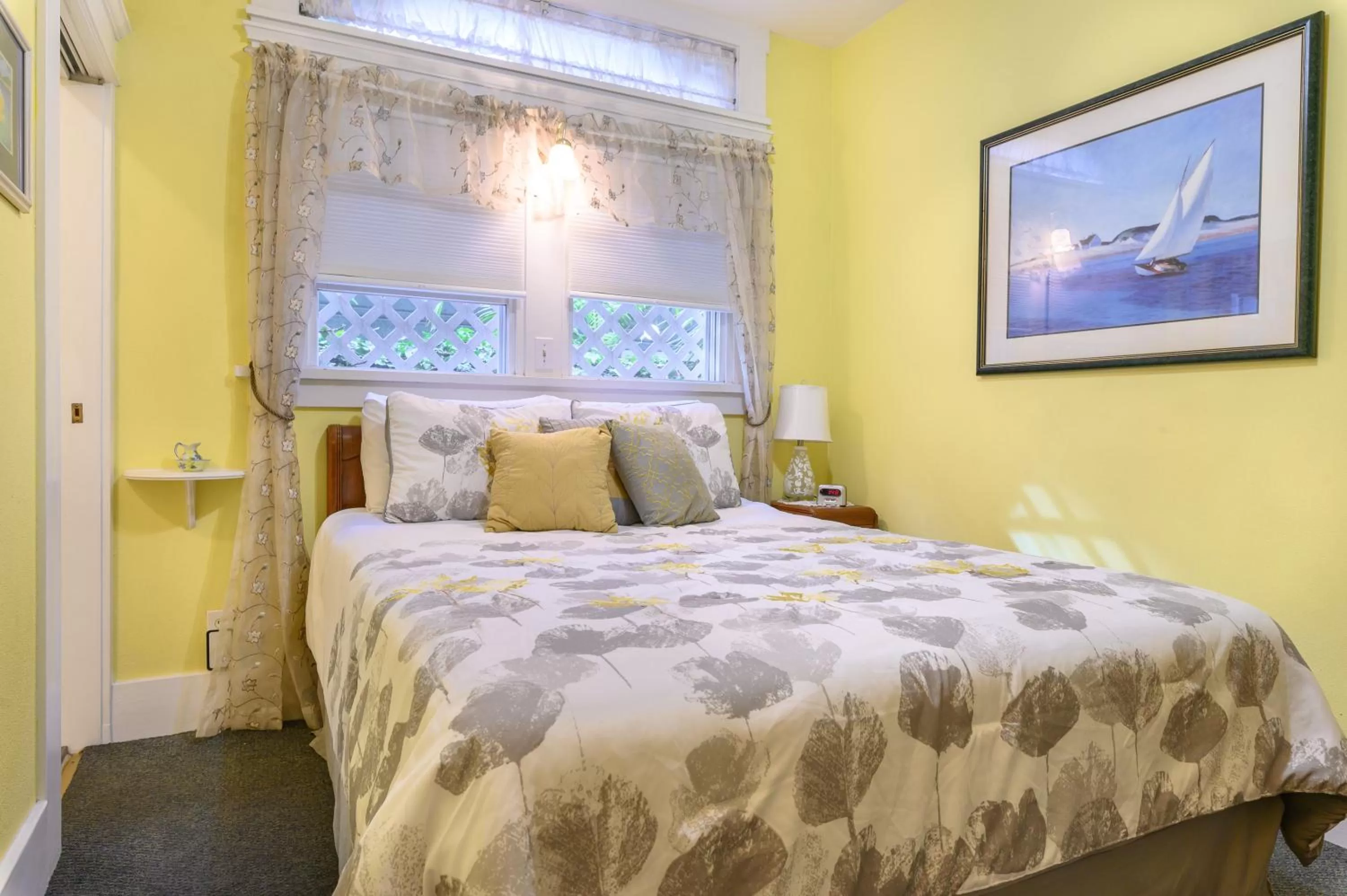 Bedroom in Beachrunners Inn