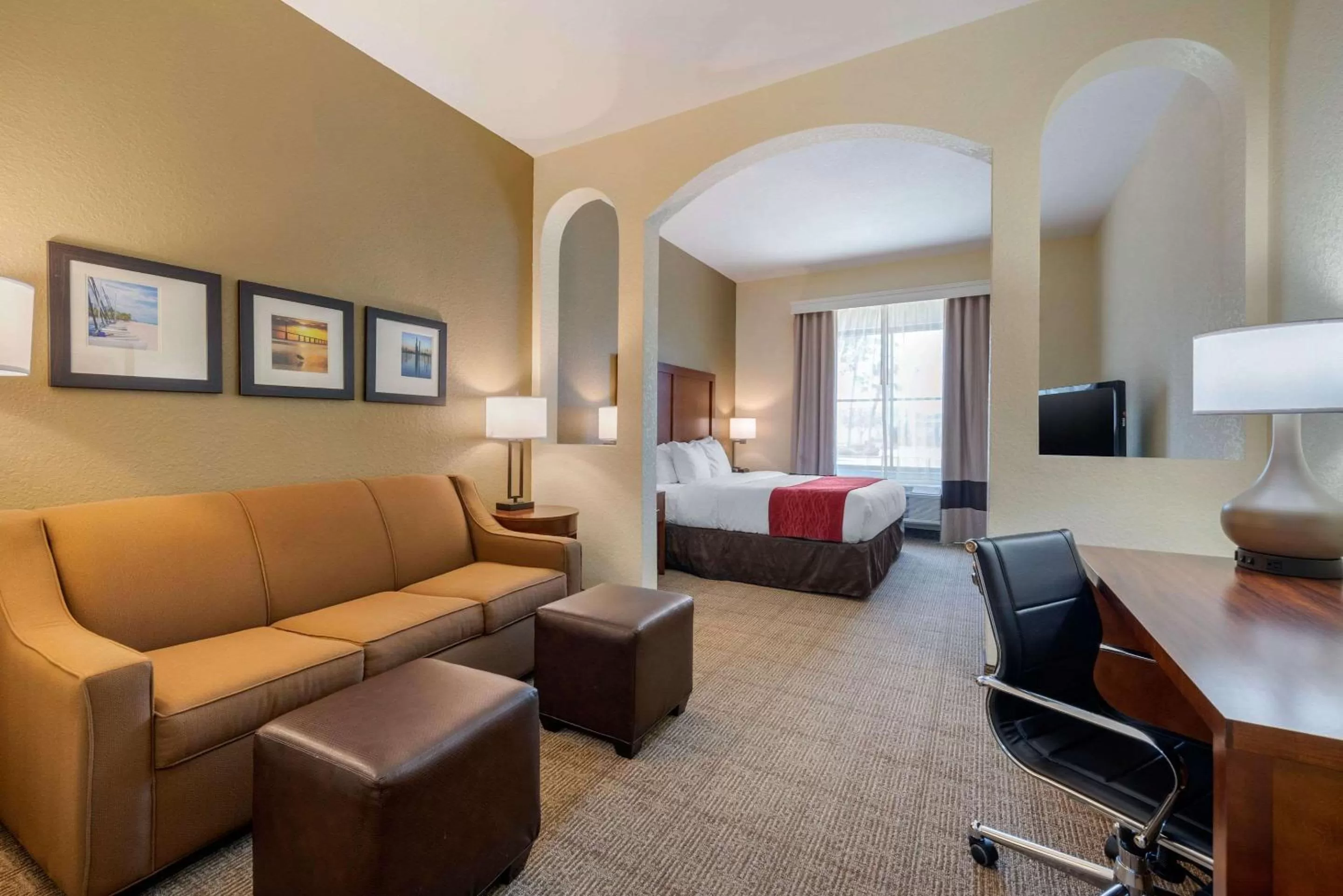 King Suite with Sofa Bed in Comfort Inn & Suites Northeast - Gateway