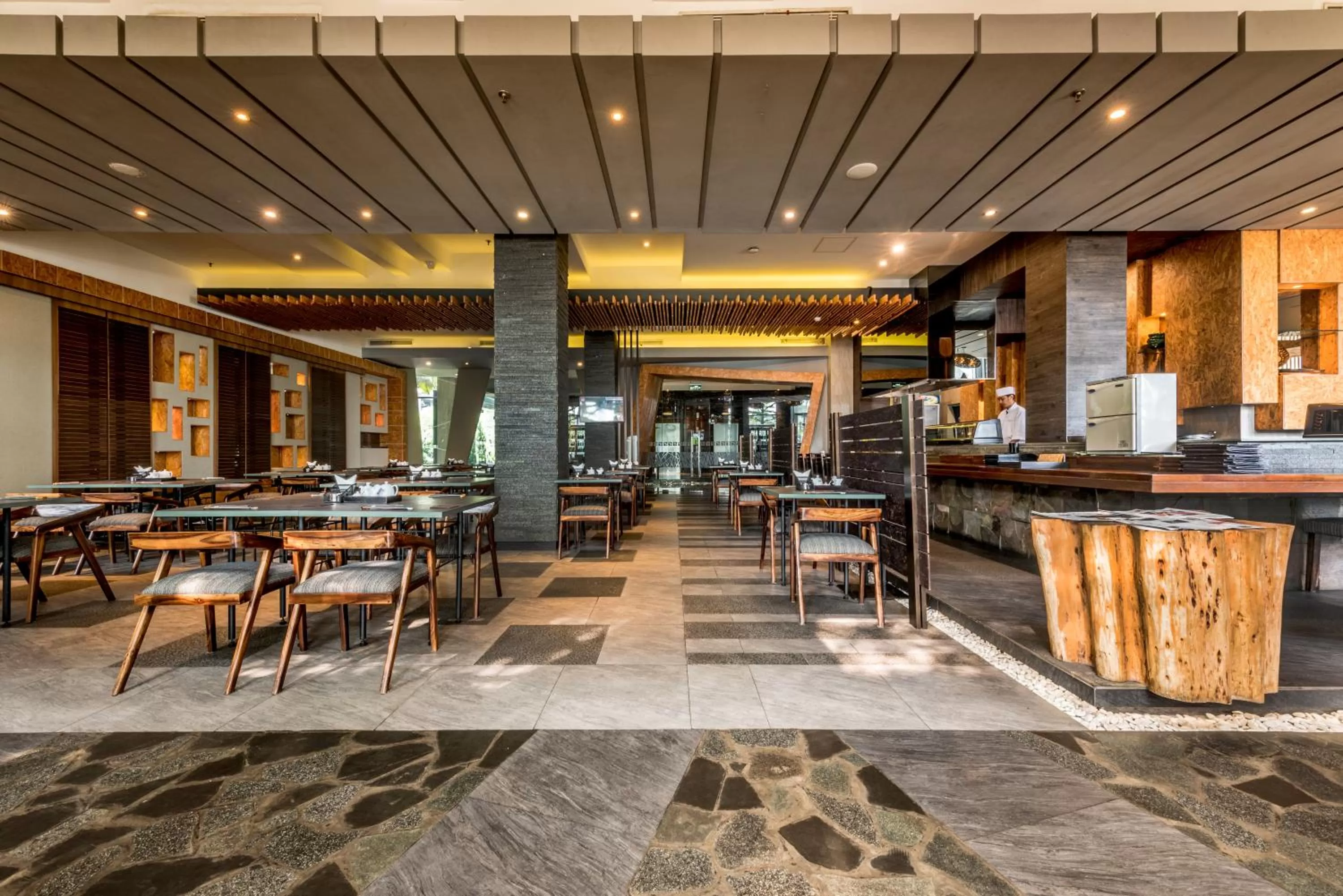 Restaurant/places to eat in Holiday Inn Cikarang Jababeka by IHG