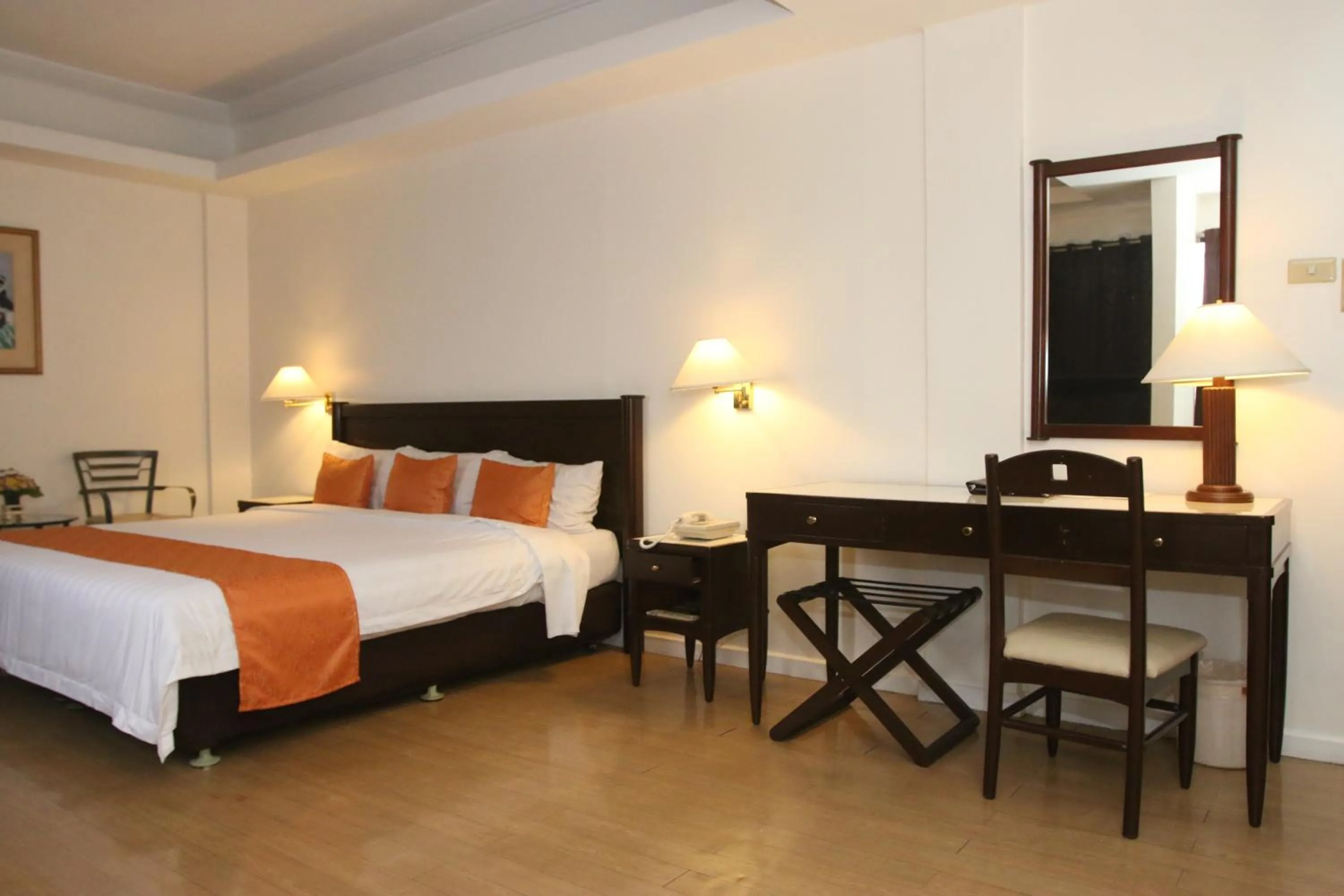 Bedroom, Bed in Harbor Town Hotel