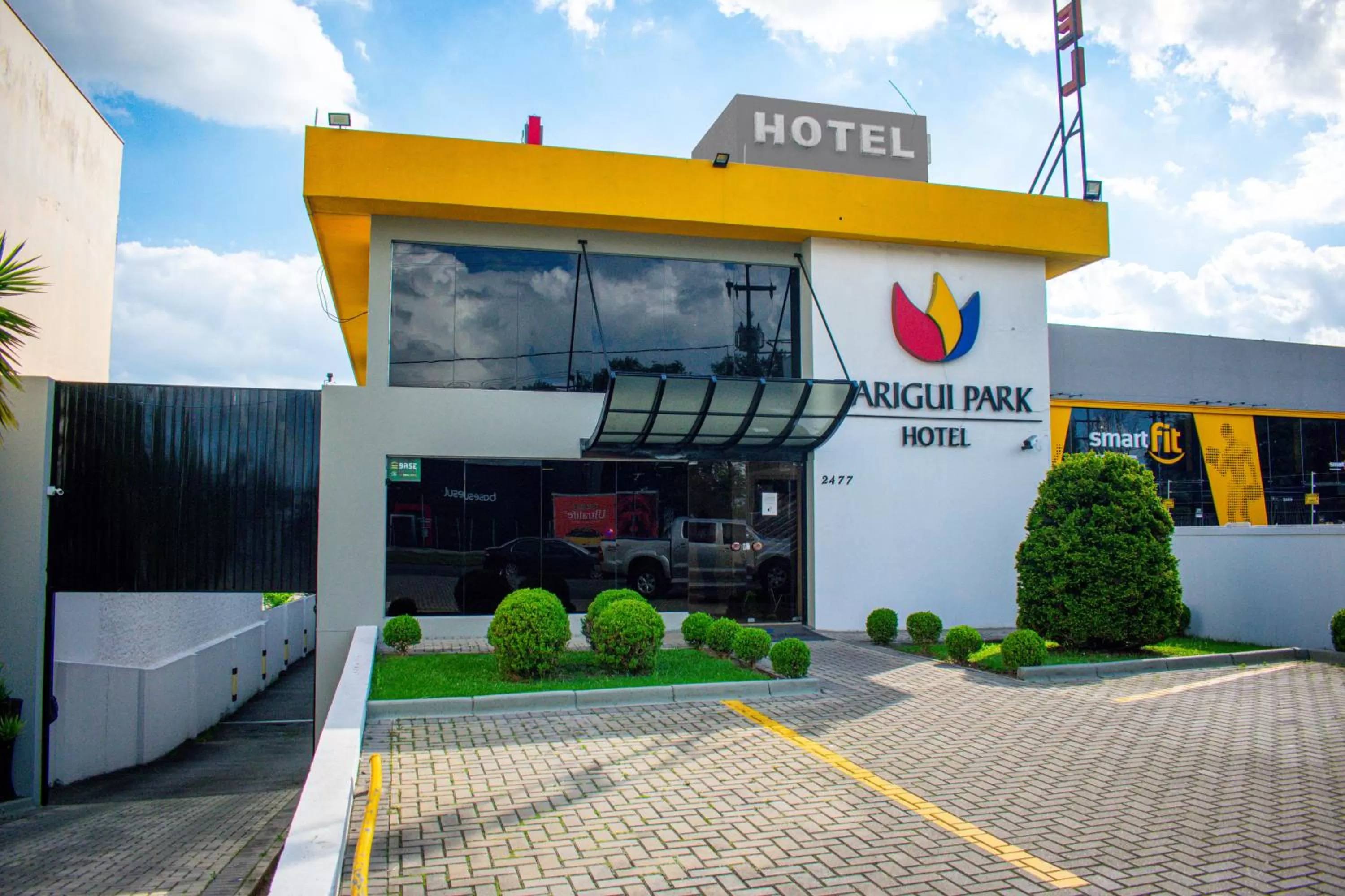 Property building in Barigui Park Hotel