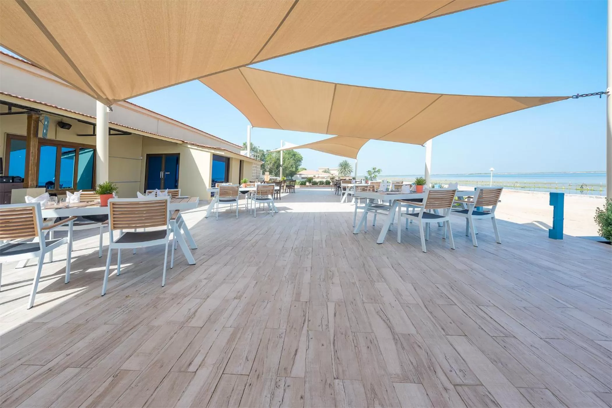 Restaurant/places to eat in Barracuda Resort