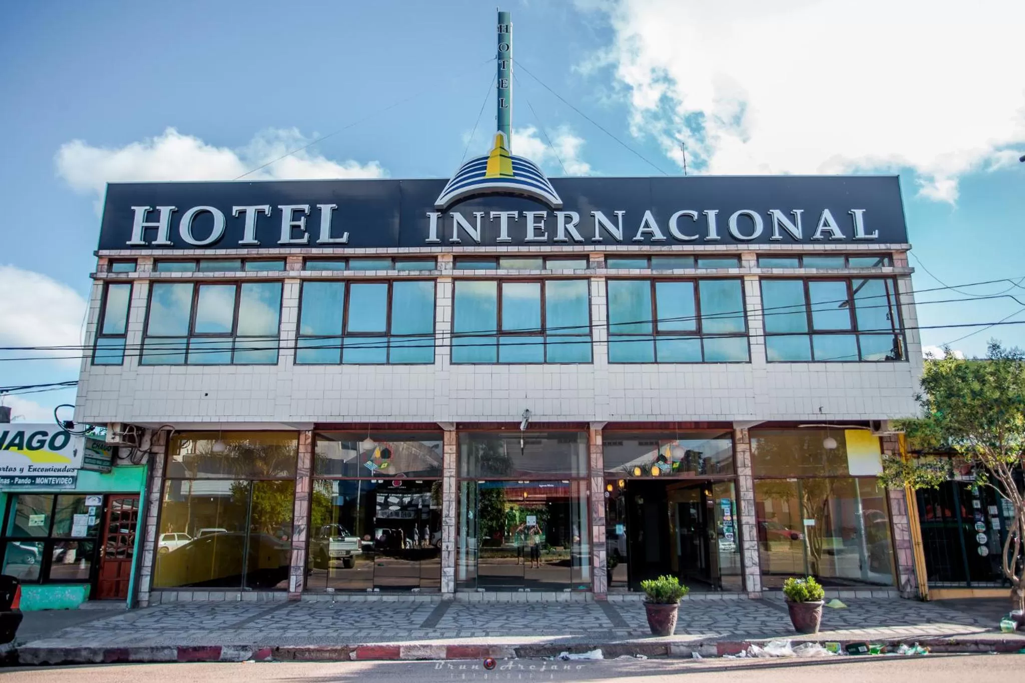 Facade/entrance, Property Building in Hotel Internacional