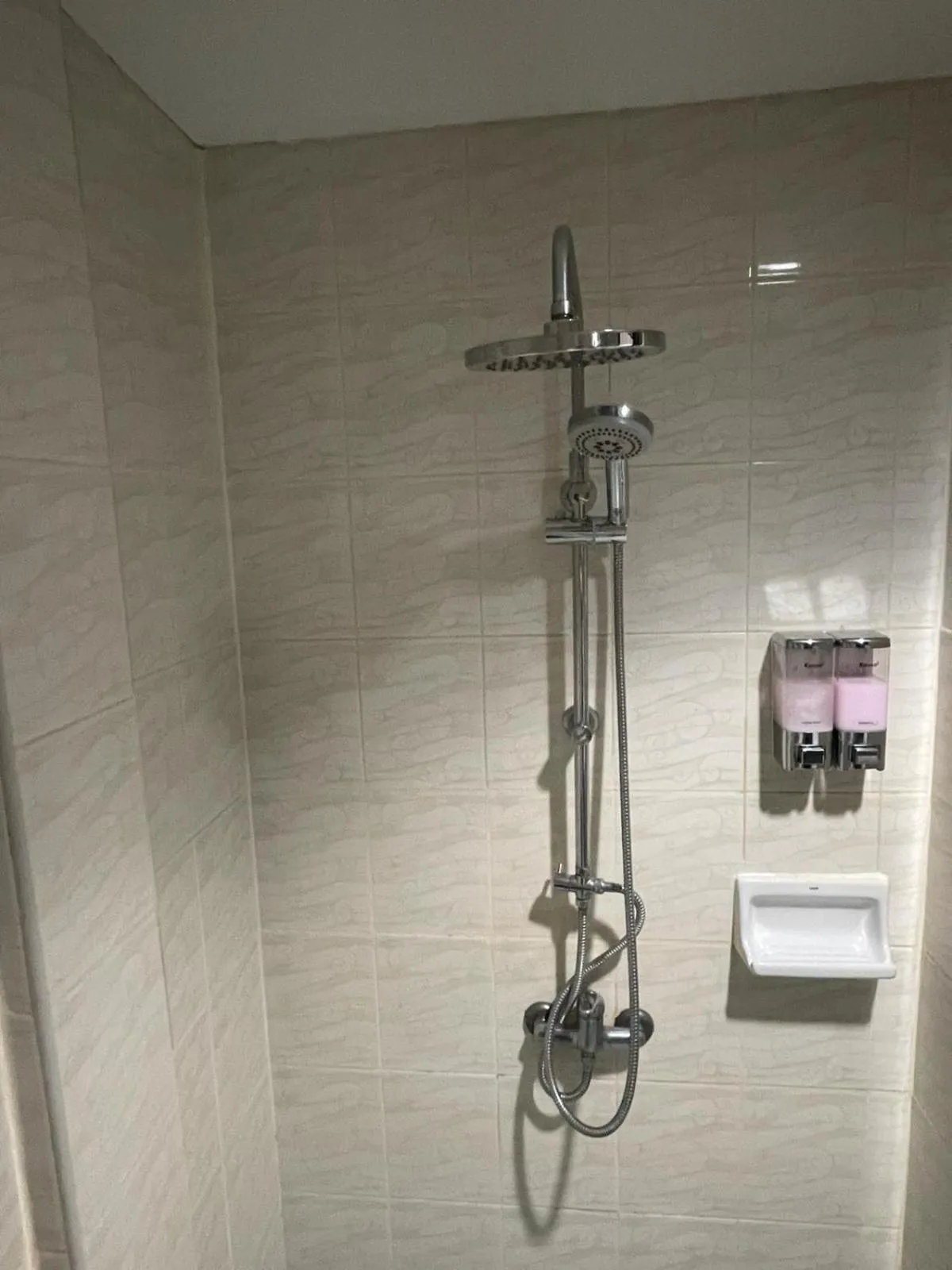 Shower in BH Baan Paradise Hotel Patong