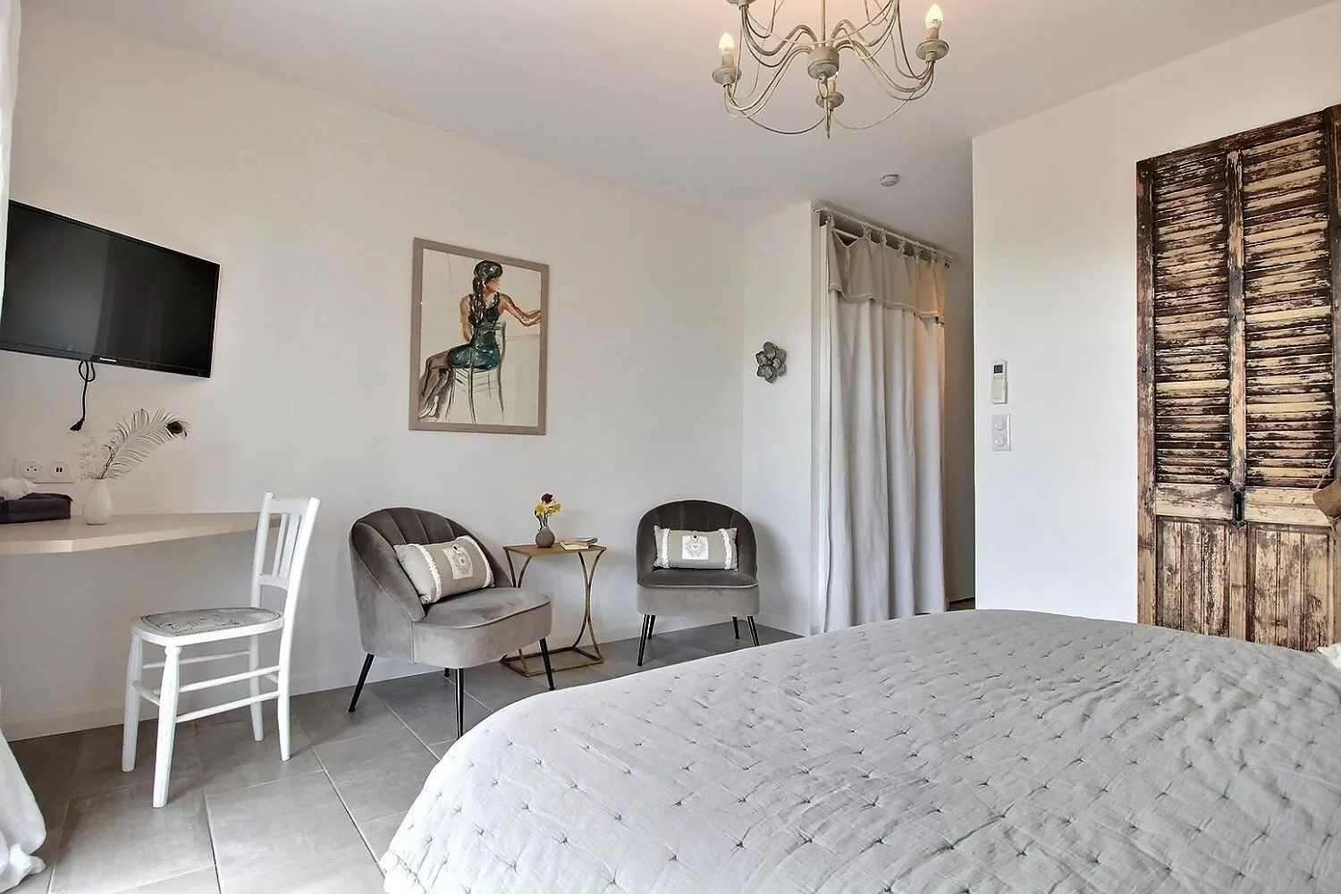 Photo of the whole room, Bed in La Villa Aux Oliviers