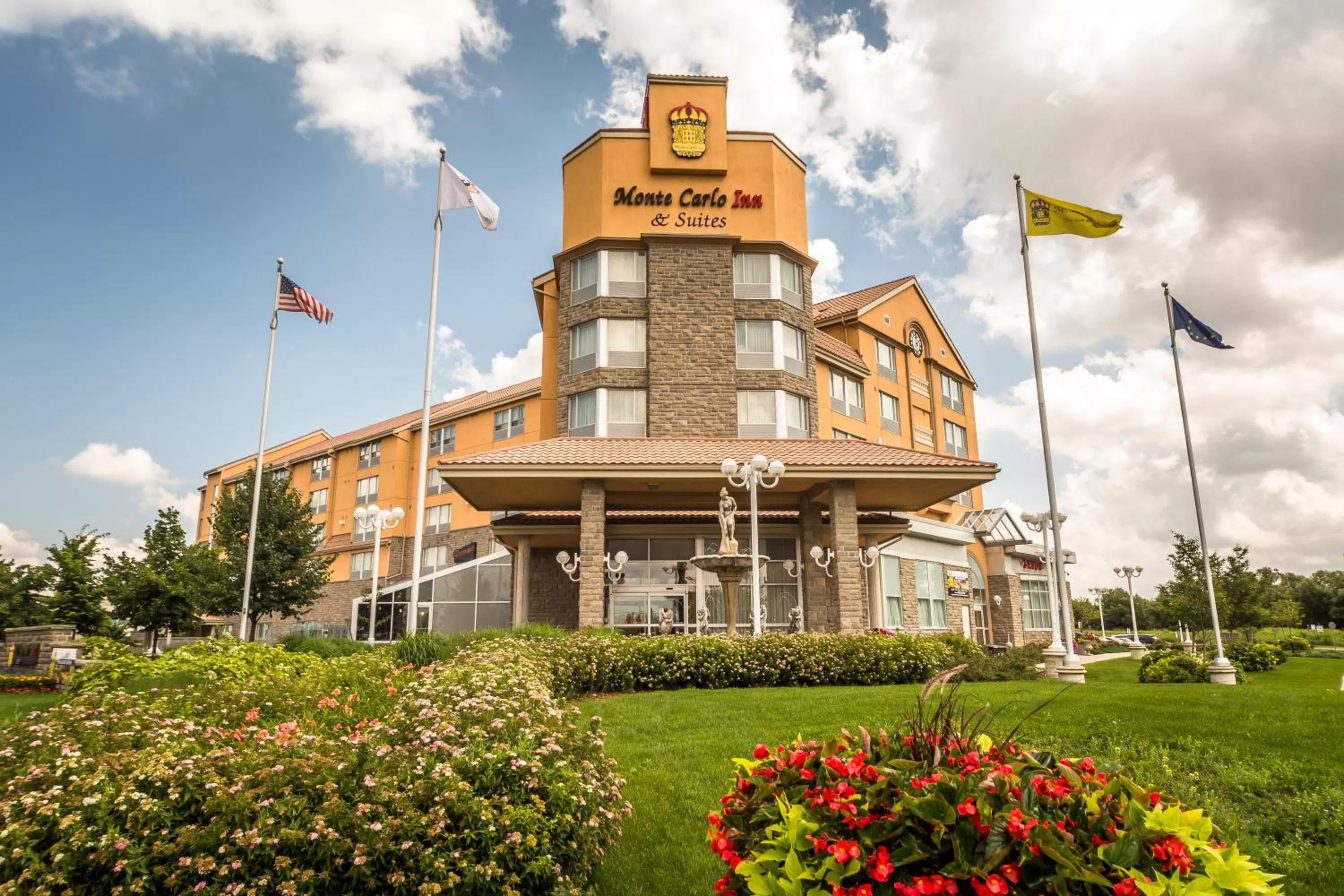Property building in Monte Carlo Inn & Suites Downtown Markham