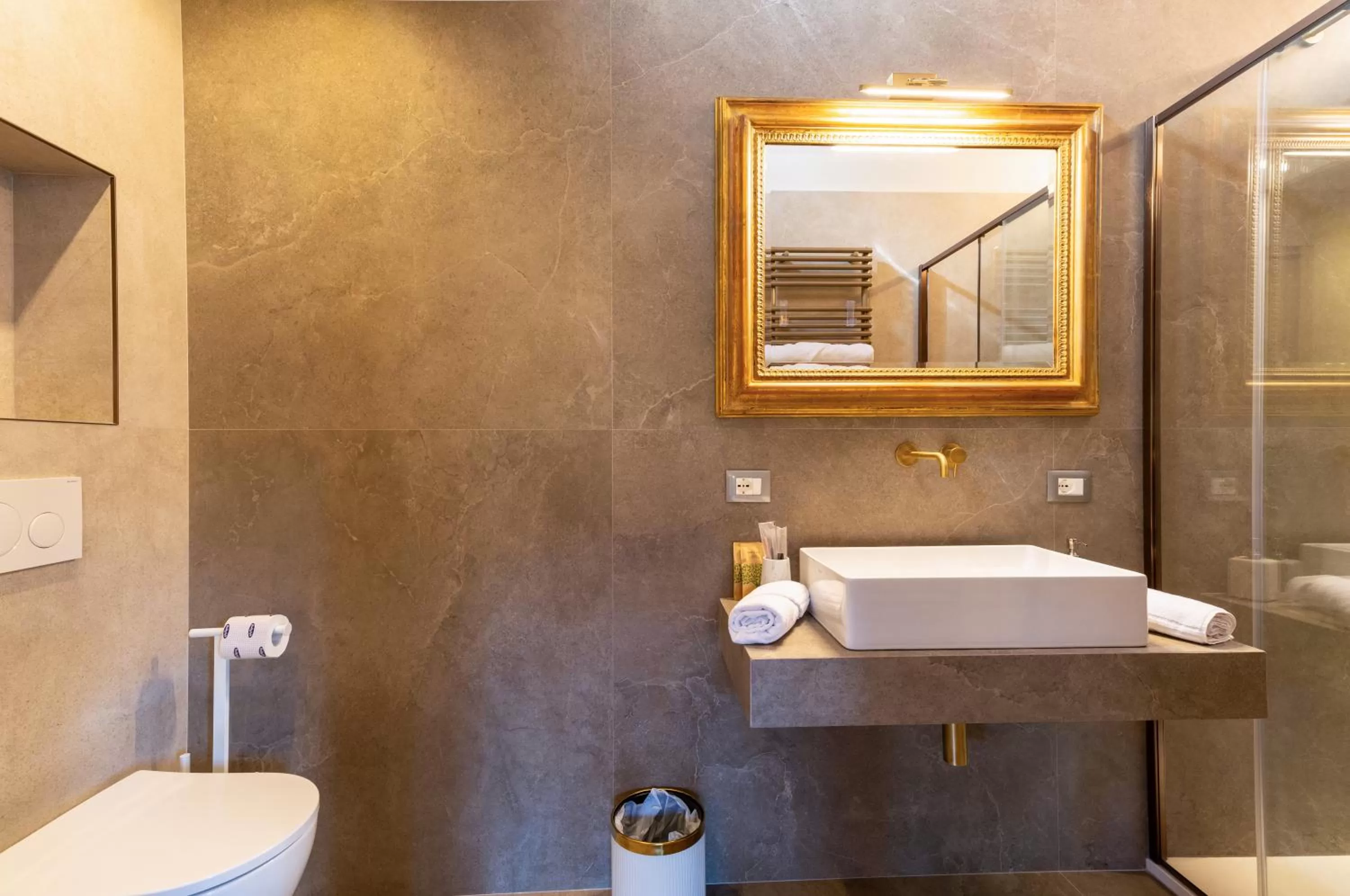 Bathroom in Dimora Le Torri - Boutique Luxury Suites in Florence Historic Centre - Adults Only
