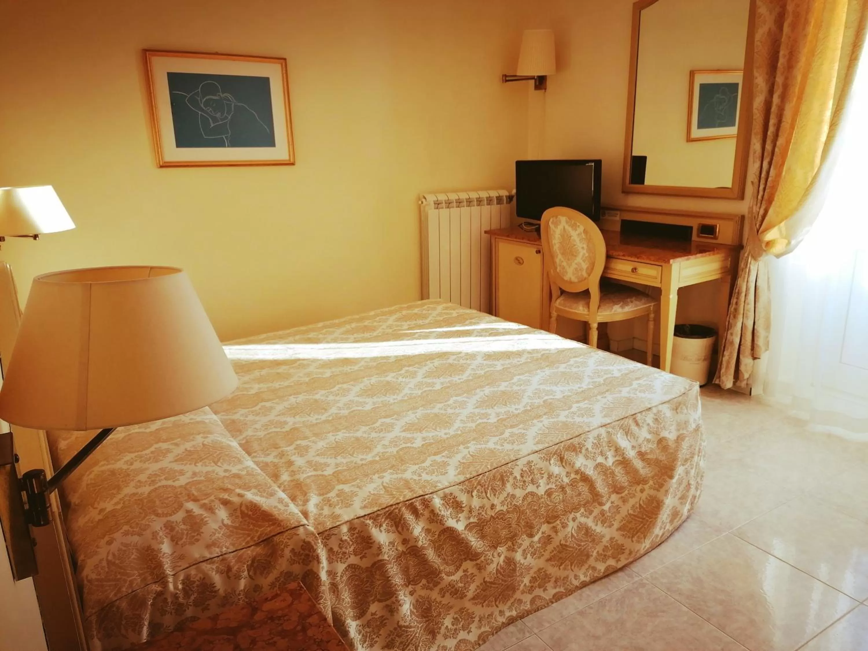 Bedroom, Bed in Ena Hotel