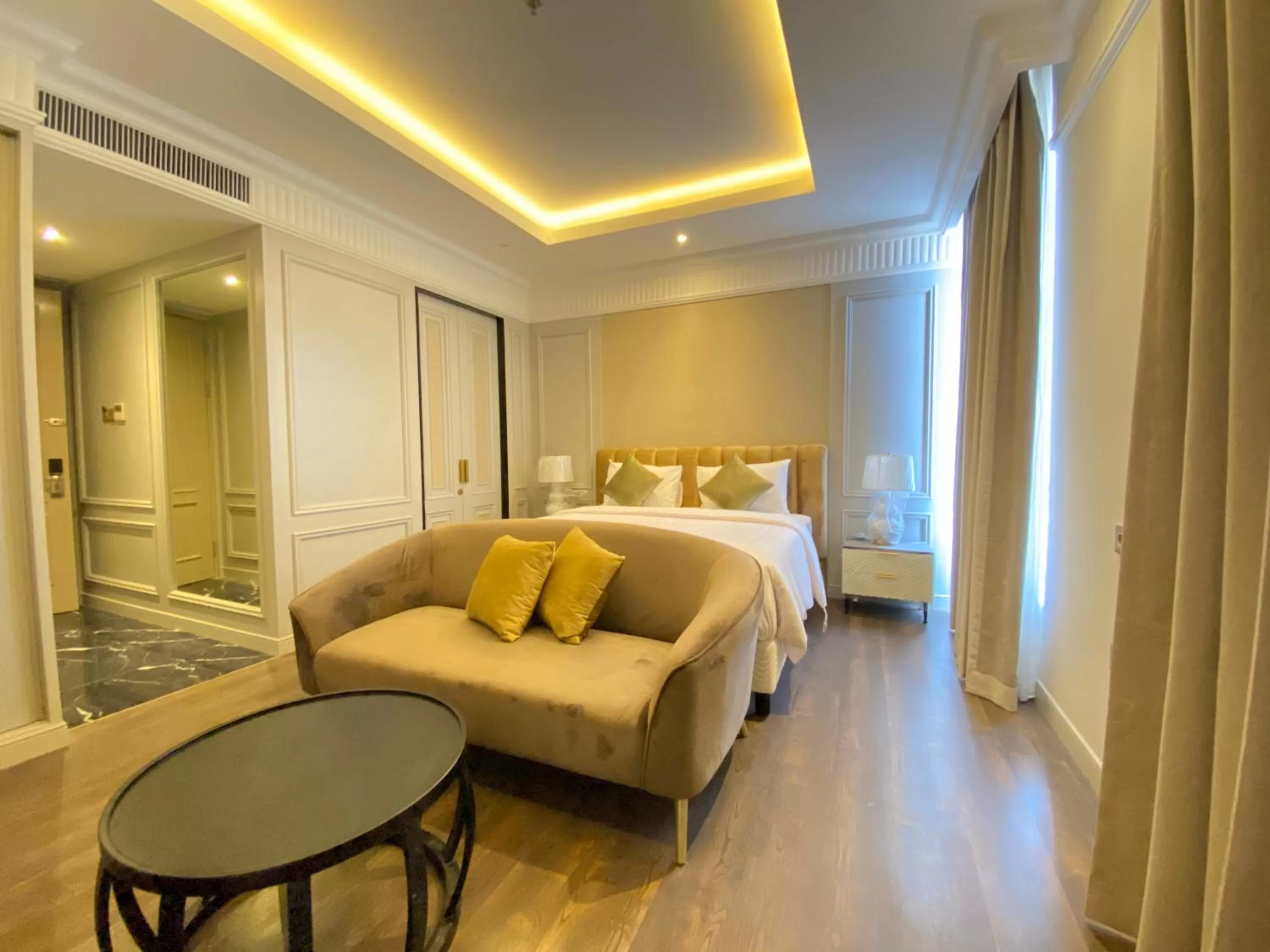 Bed, Seating Area in Maia Hotel Jakarta