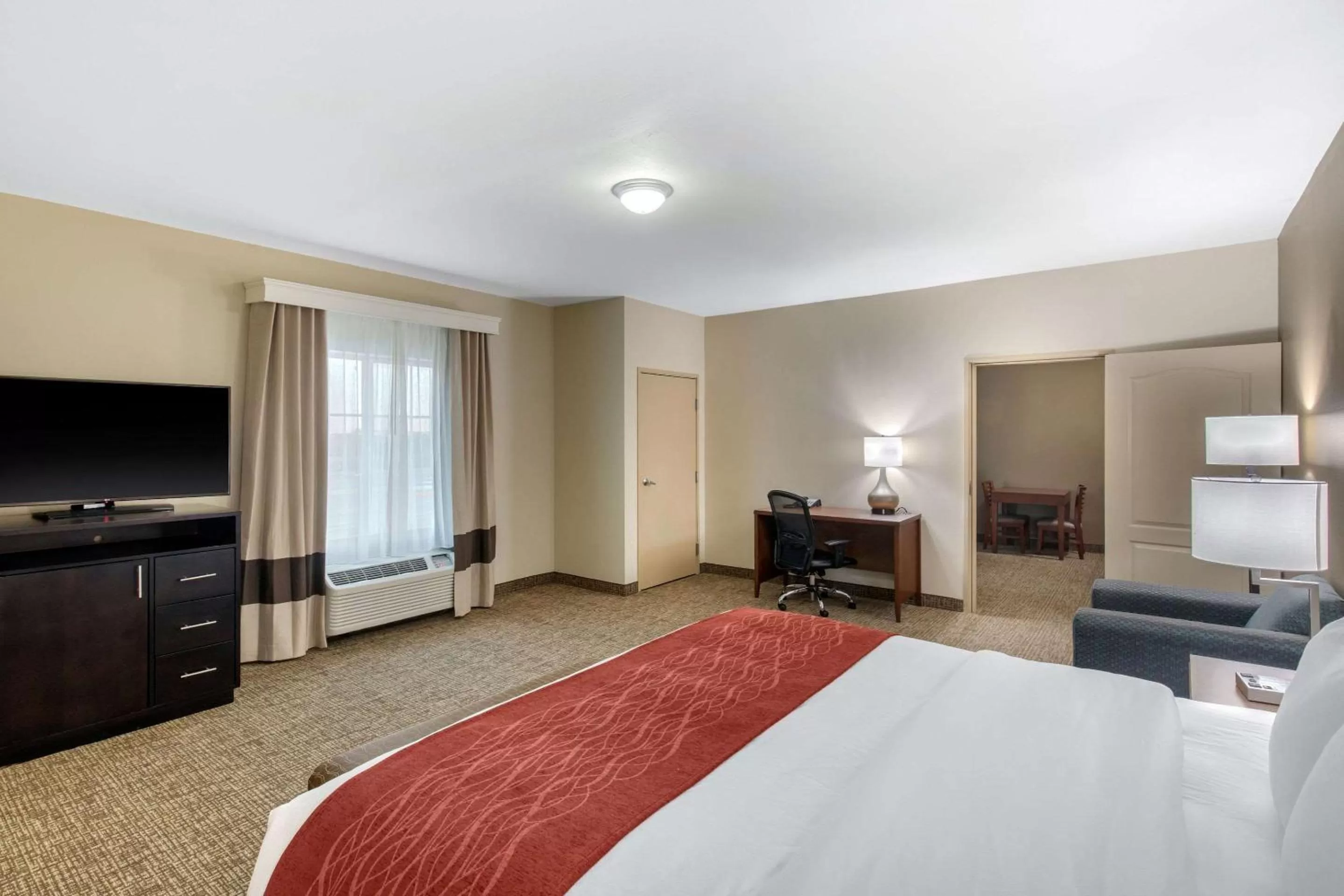 Bedroom, Bed in Comfort Inn & Suites Cedar Hill Duncanville