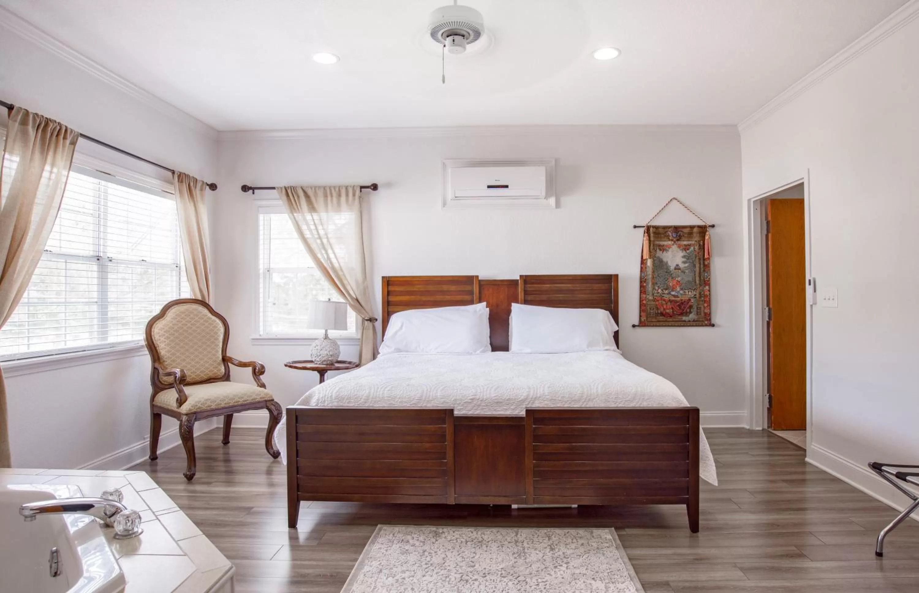 Honeymoon Suite in 27 on Park Boutique Hotel & Venue