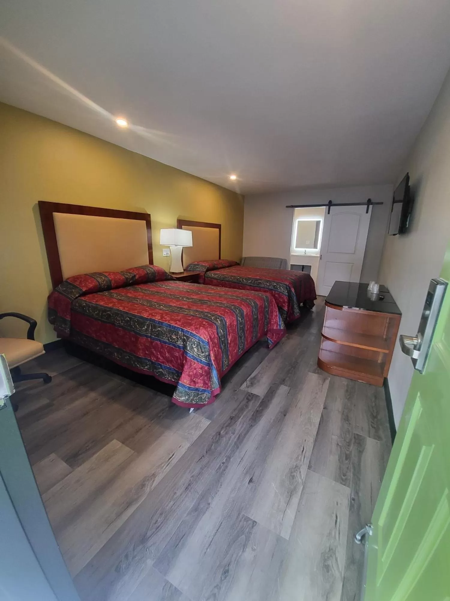 Photo of the whole room in Stadium Inn & Spas